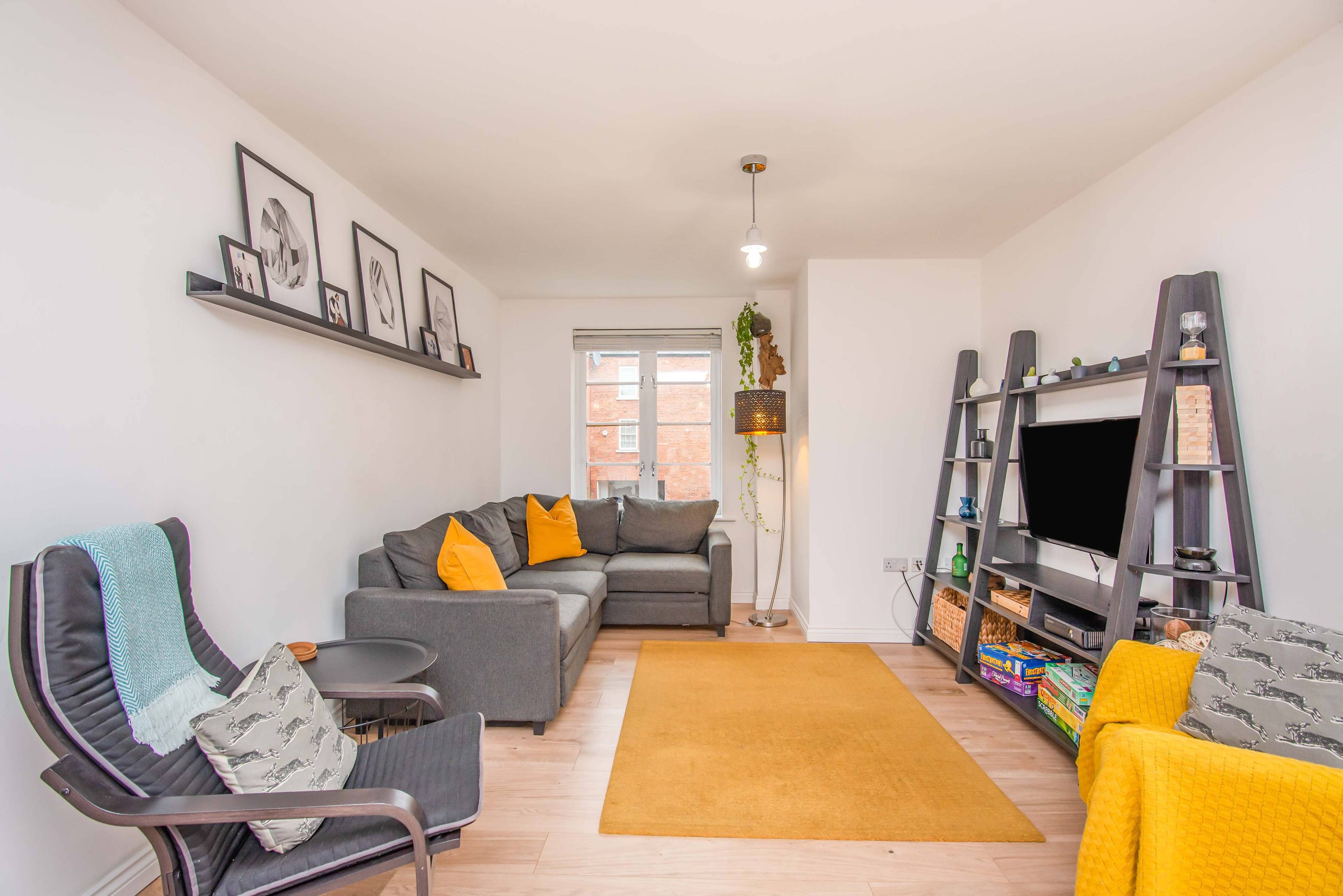 Lounge / Kitchen