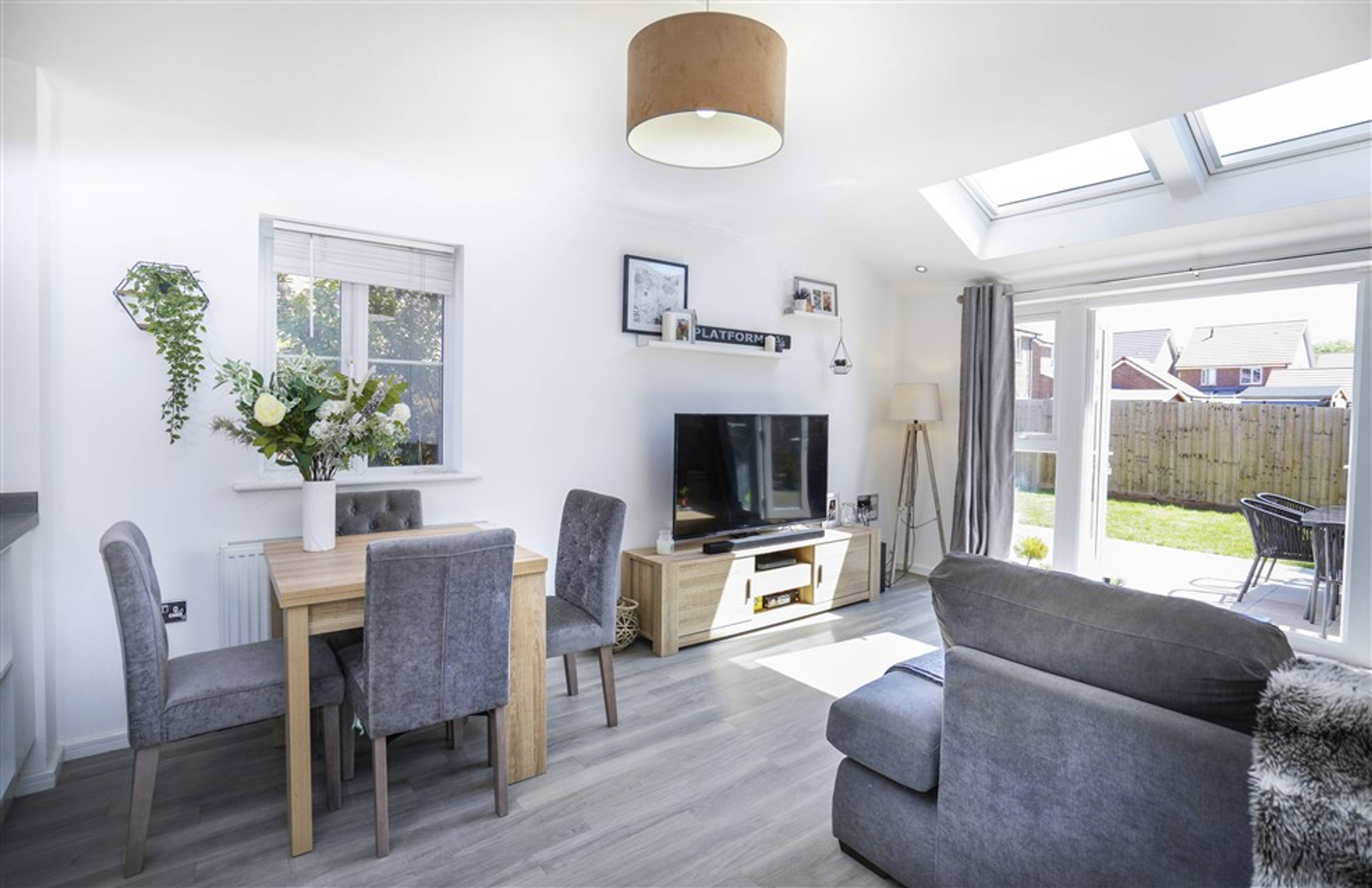 Lounge/Dining Room