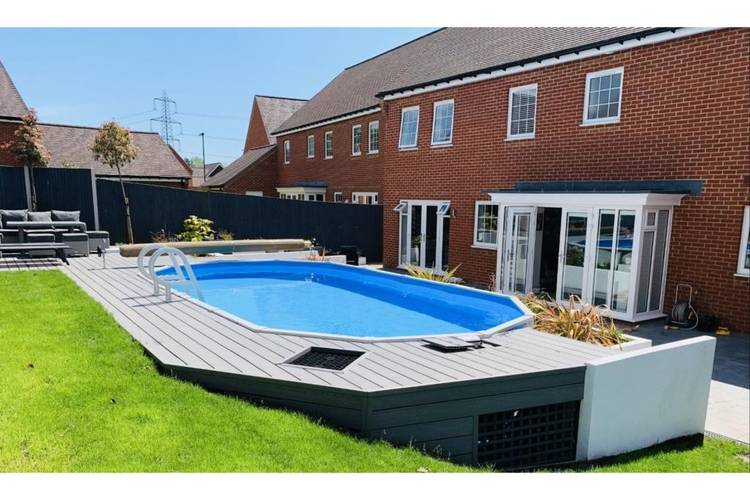 5 bedroom detached house