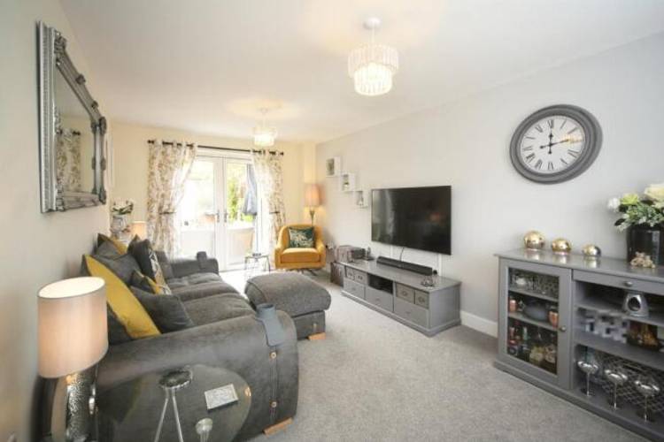 3 bedroom detached house