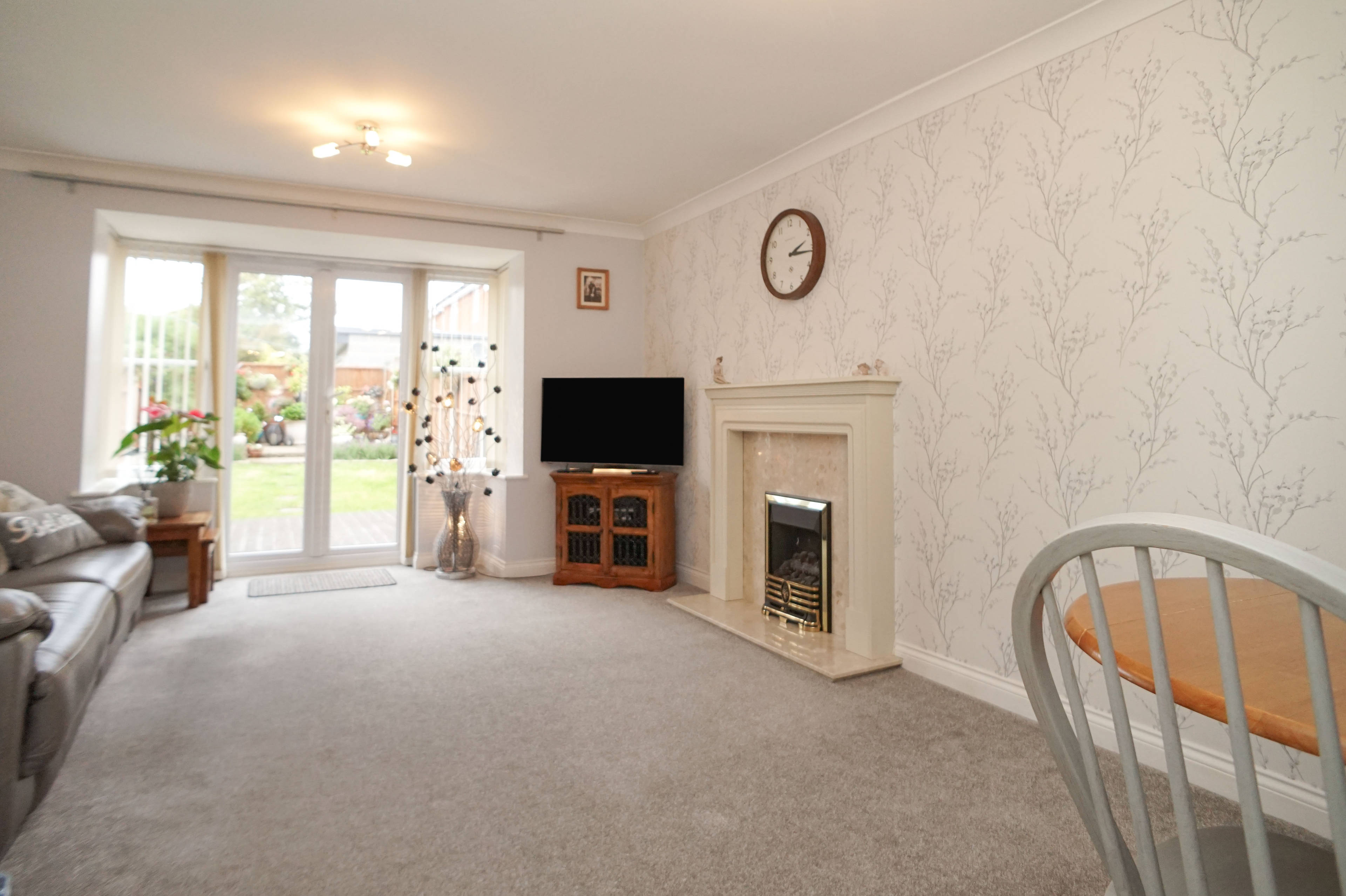 Lounge/Dining Room