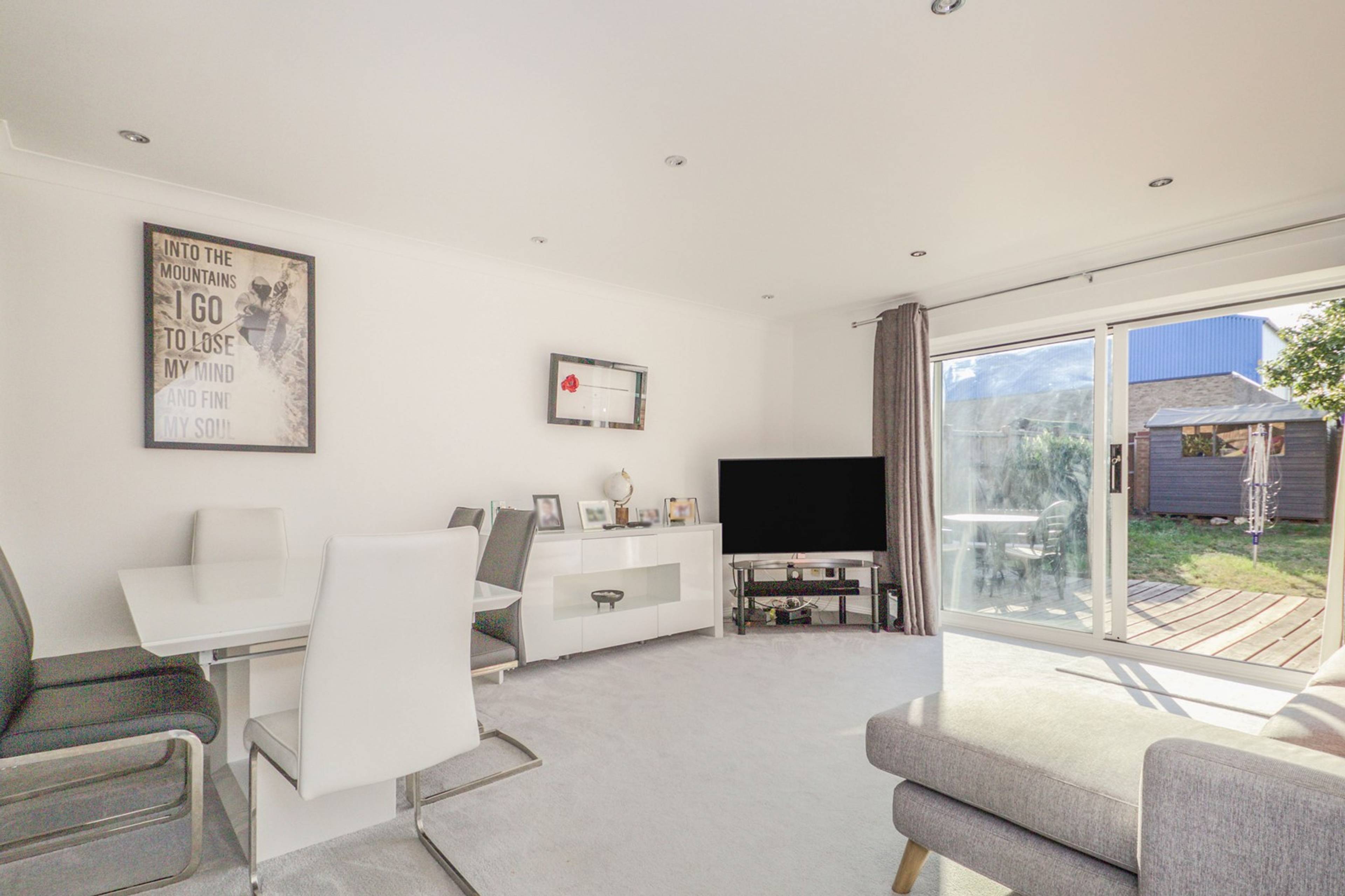 Lounge/Dining Room