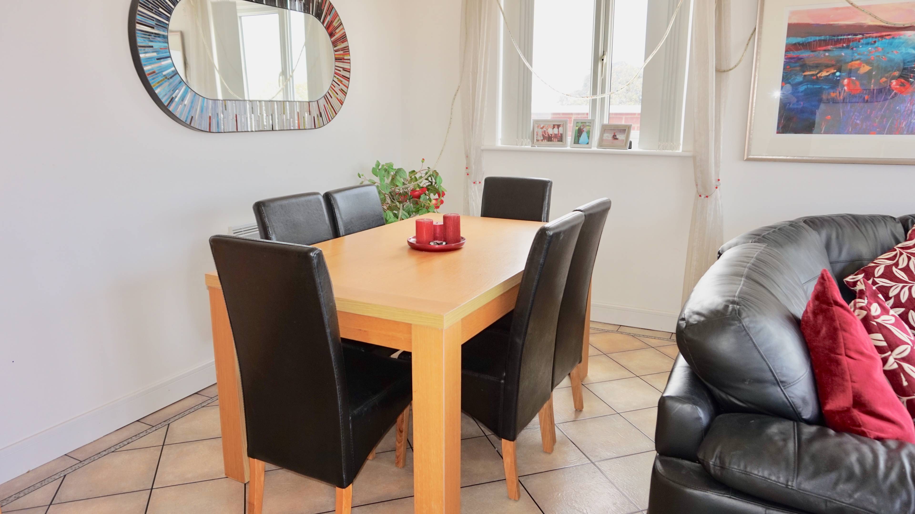 Lounge/Dining Room