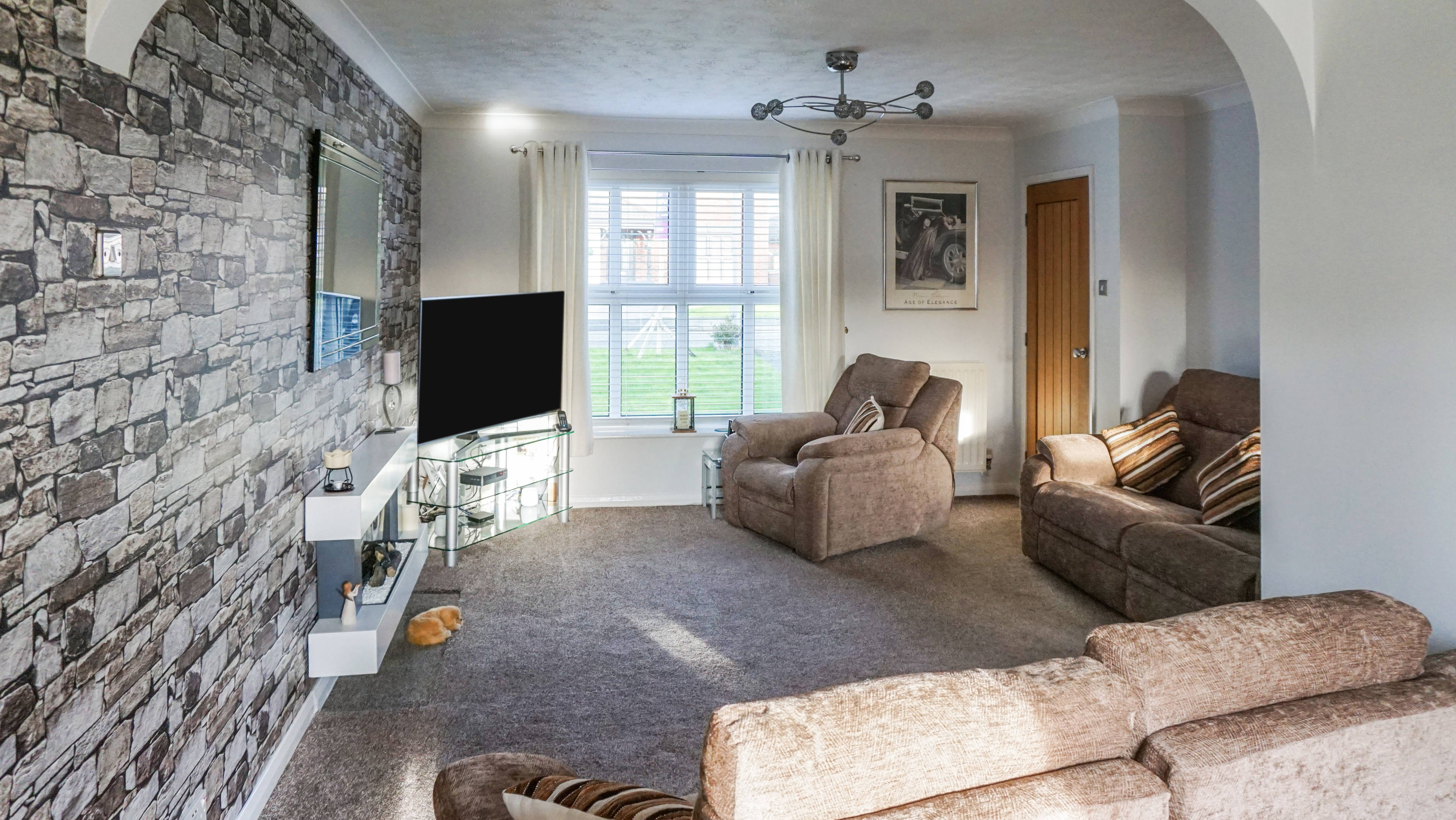 Lounge/Dining Room
