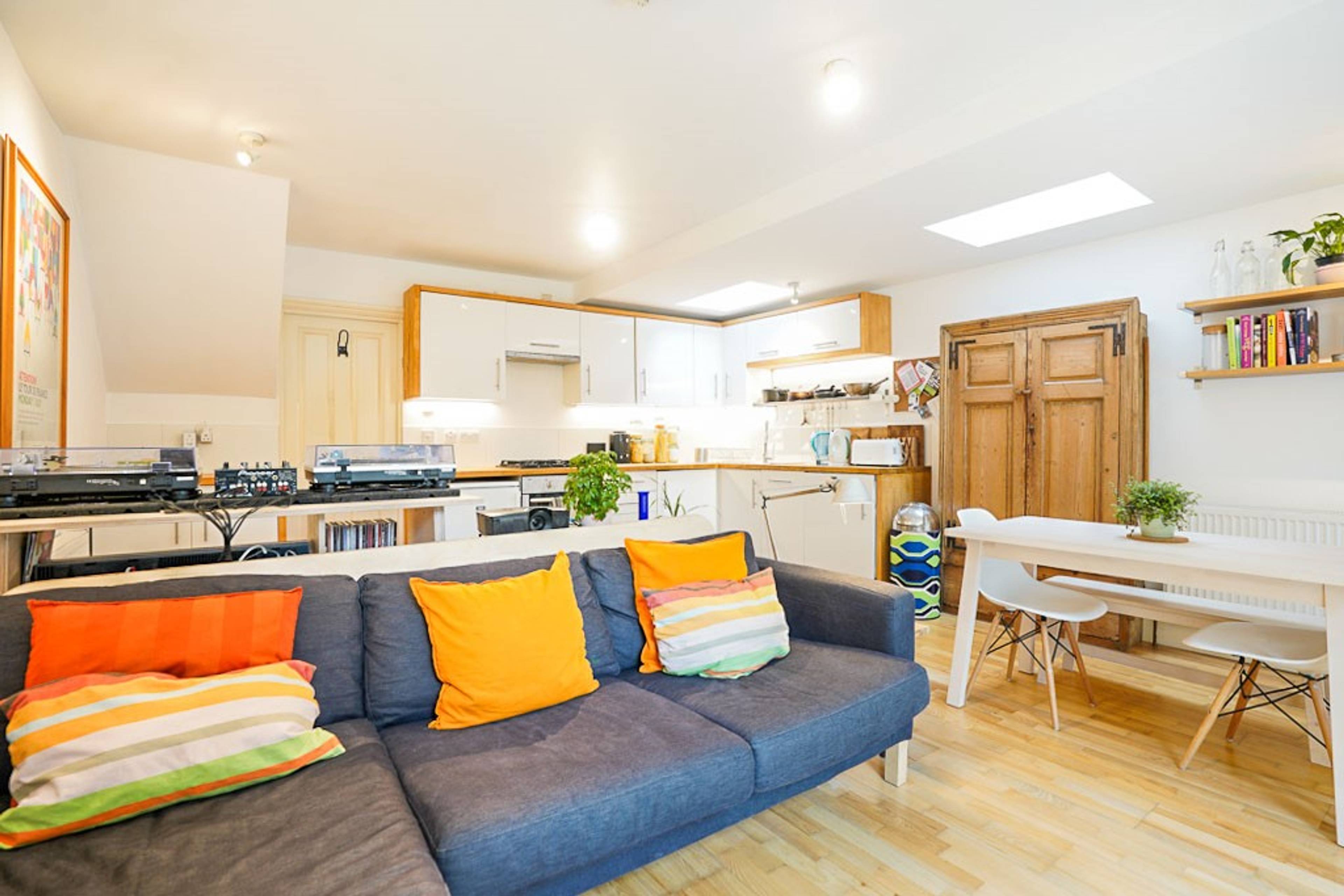 Lounge / Kitchen