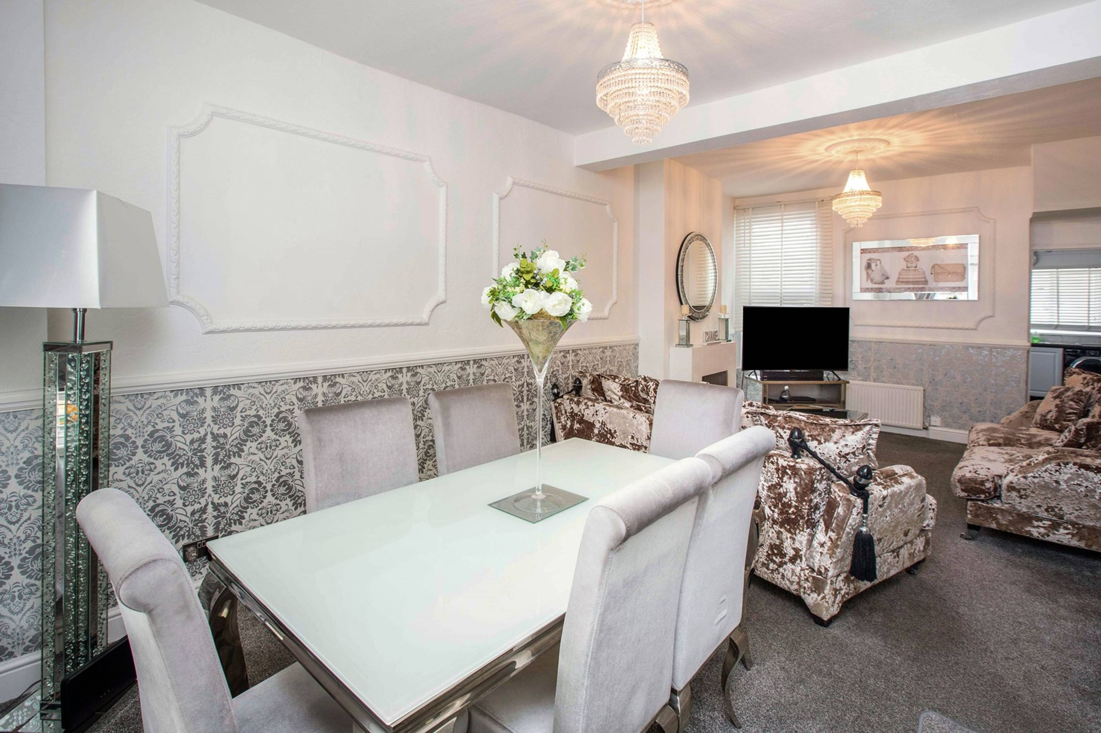 Lounge/Dining Room