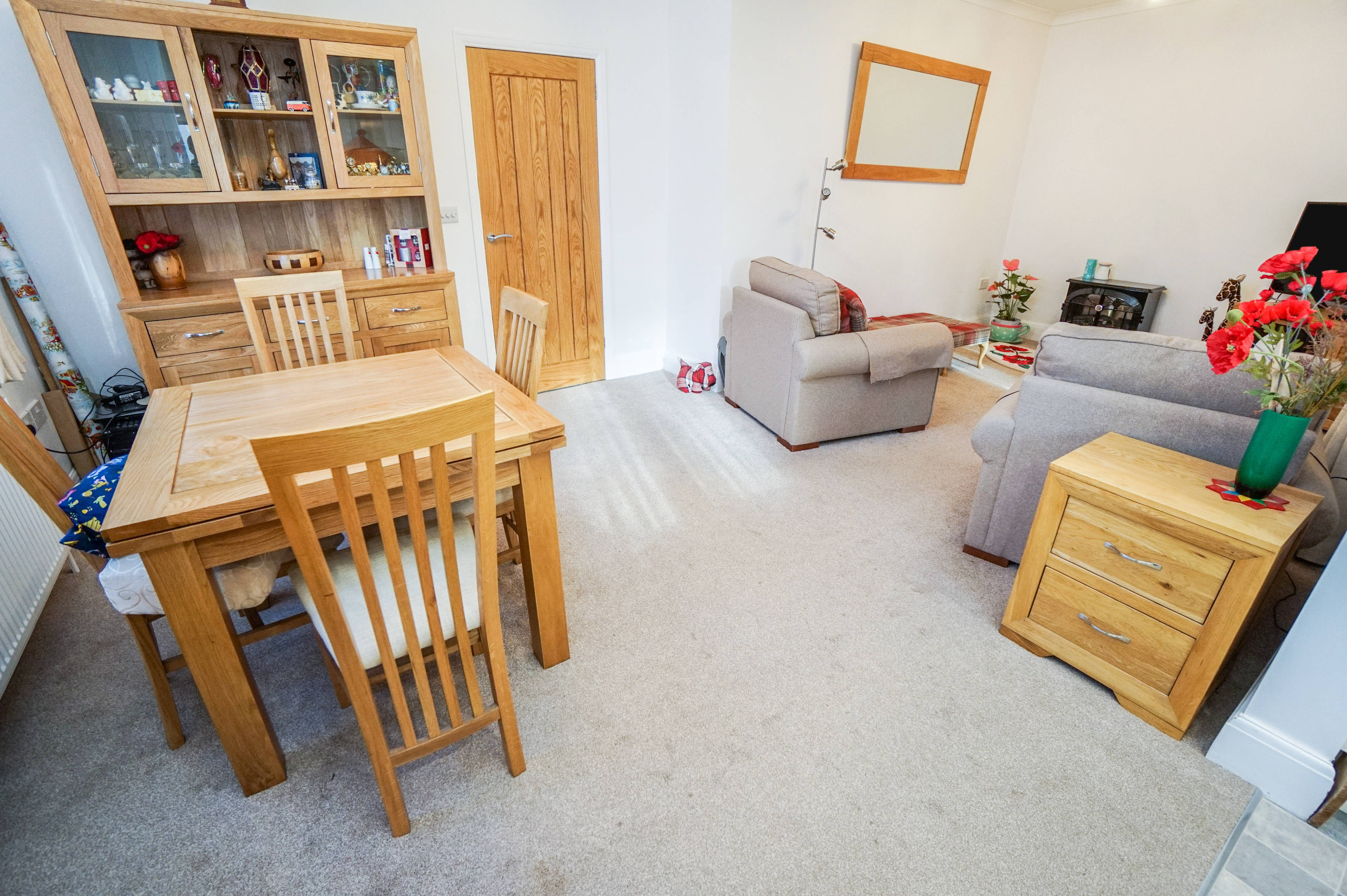 Lounge/Dining Room