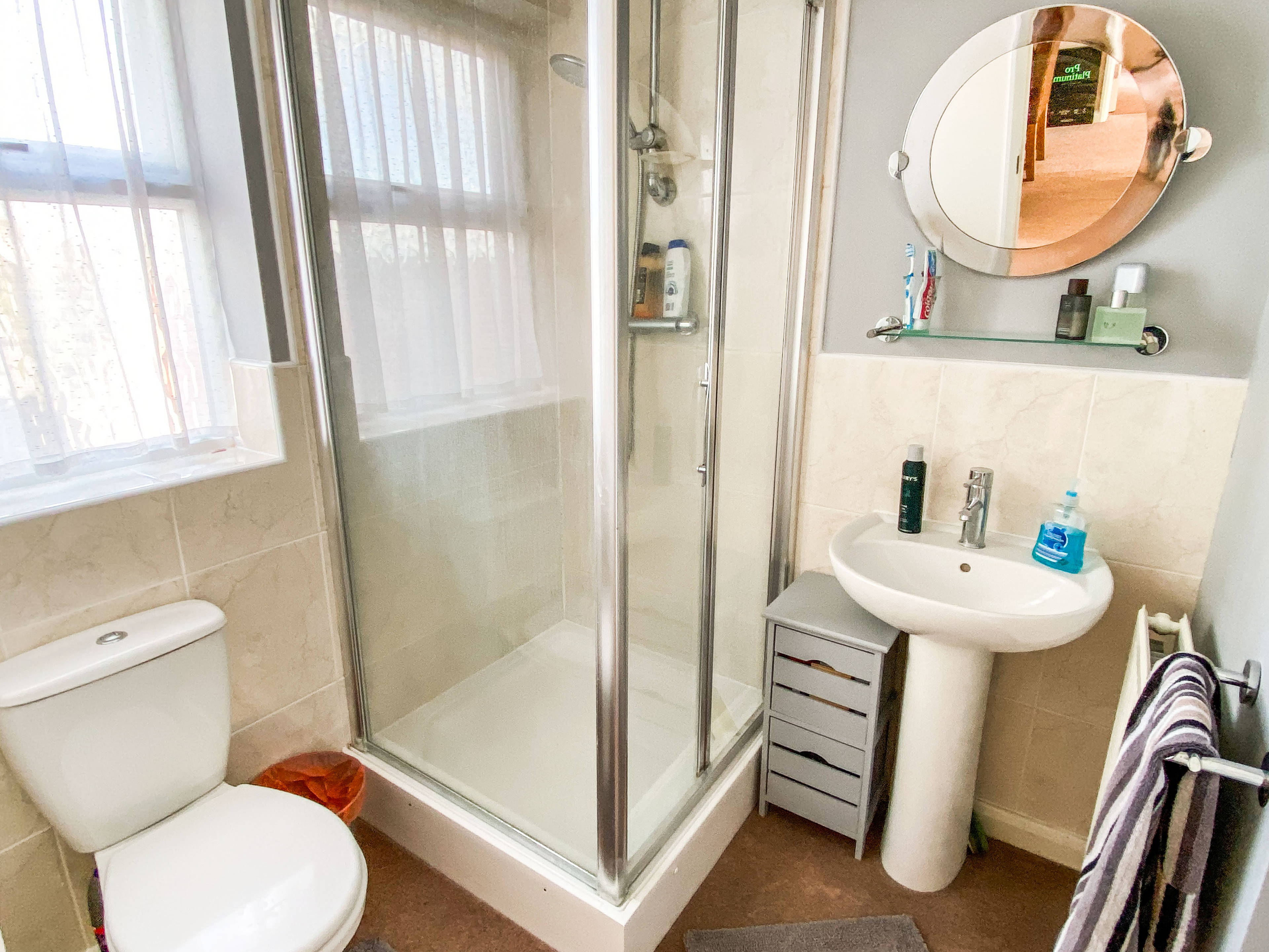 Jack & Jill En-suite