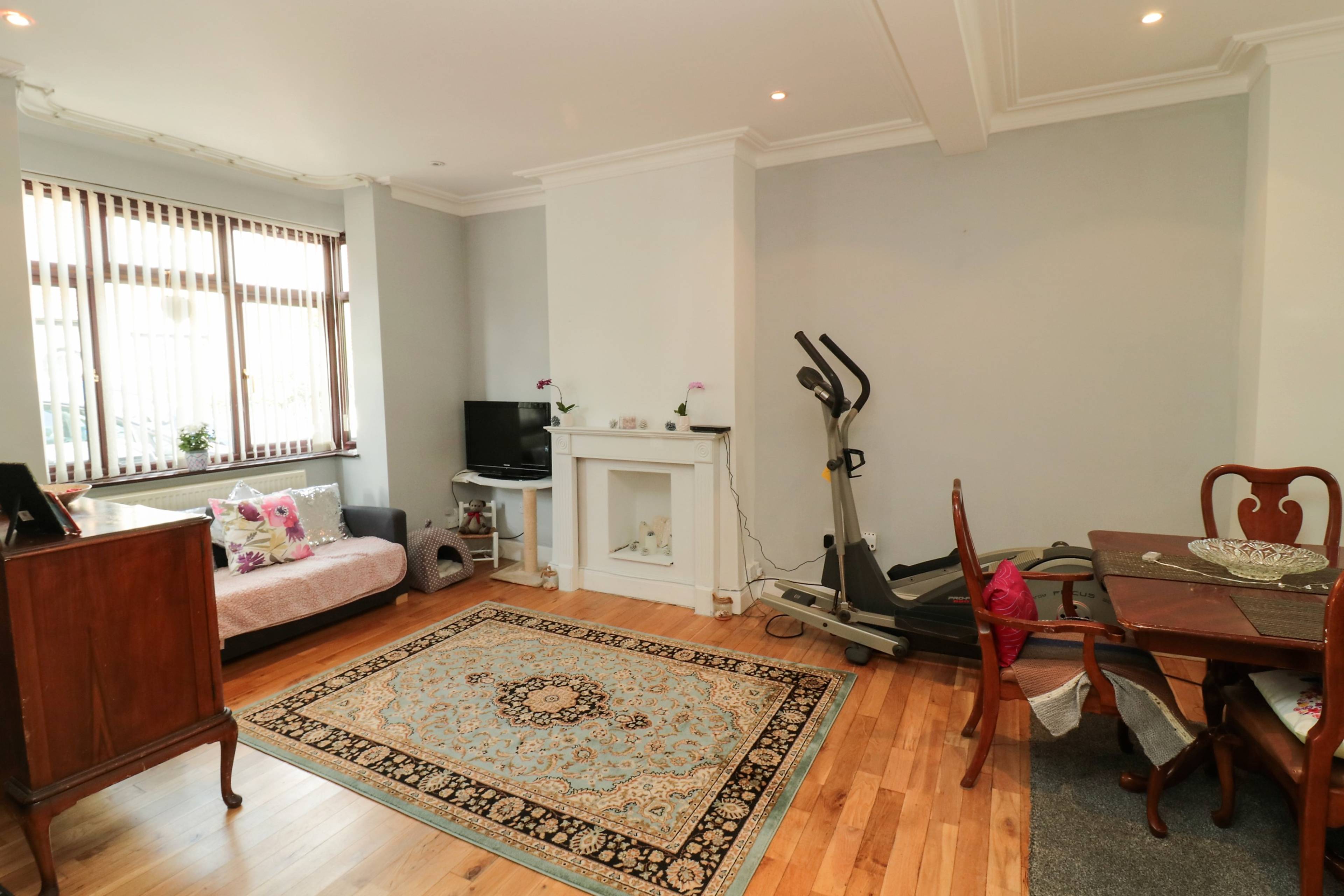 Lounge/Dining Room
