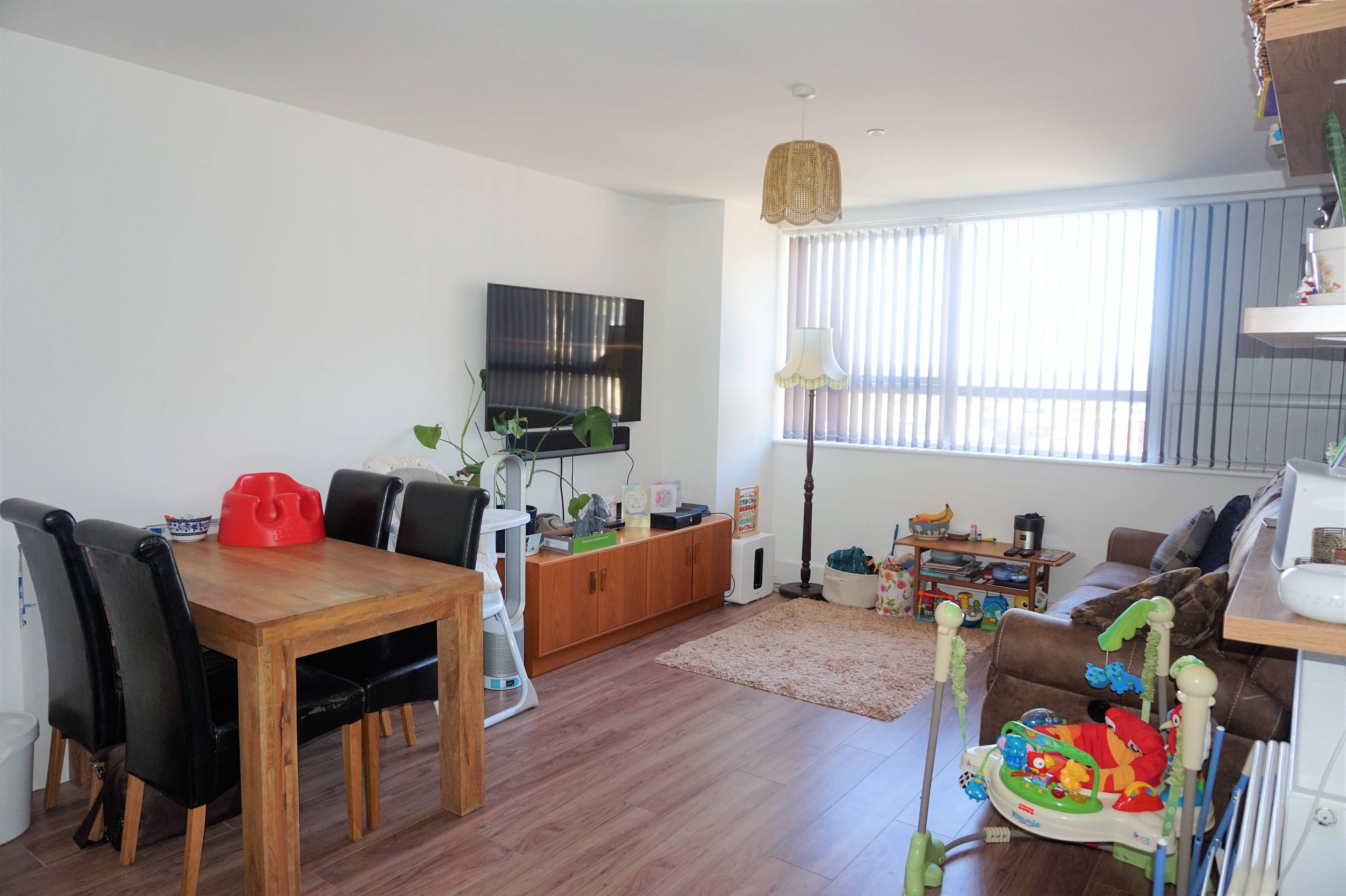 Lounge / Kitchen