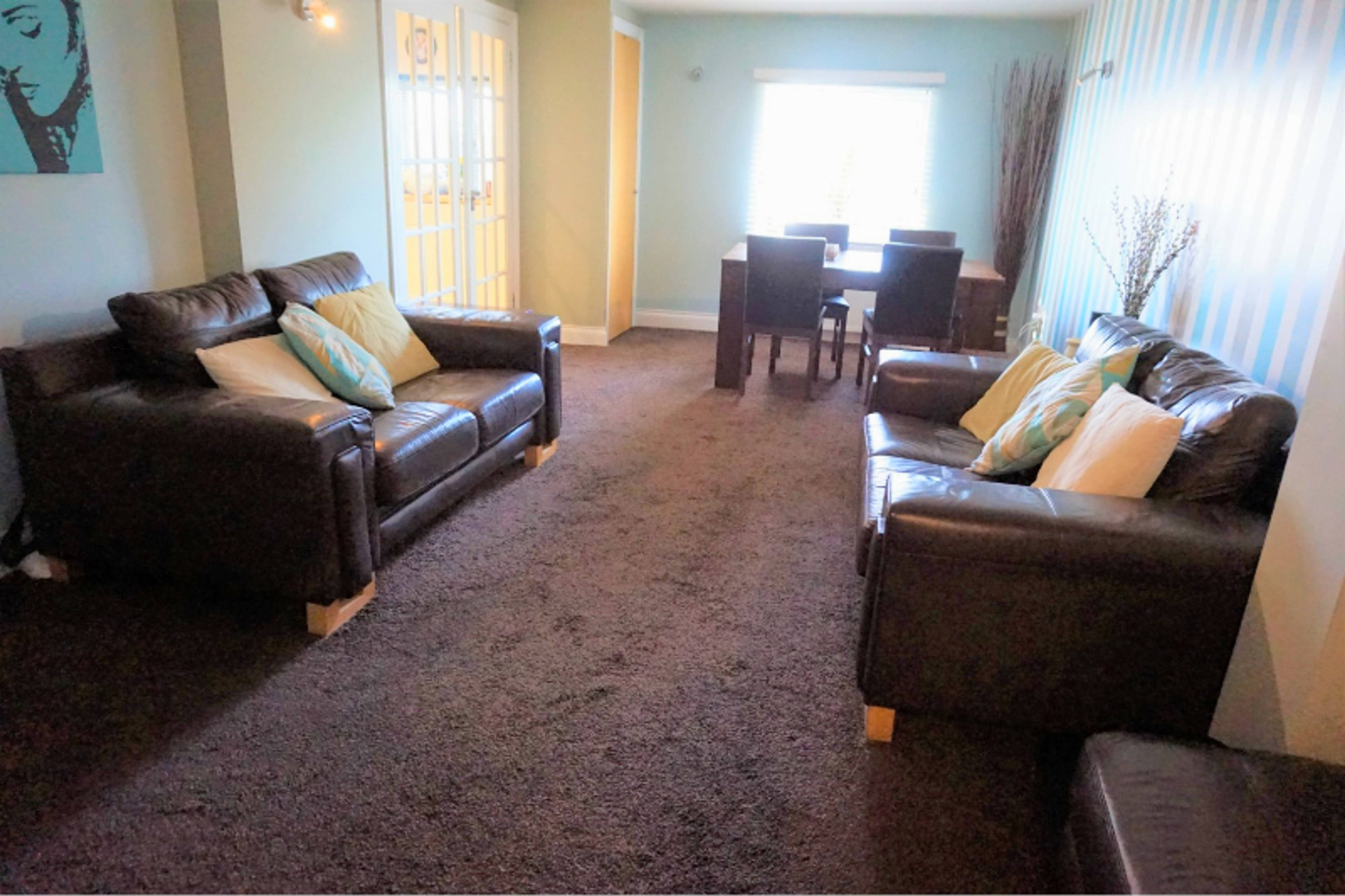 Lounge/Dining Room