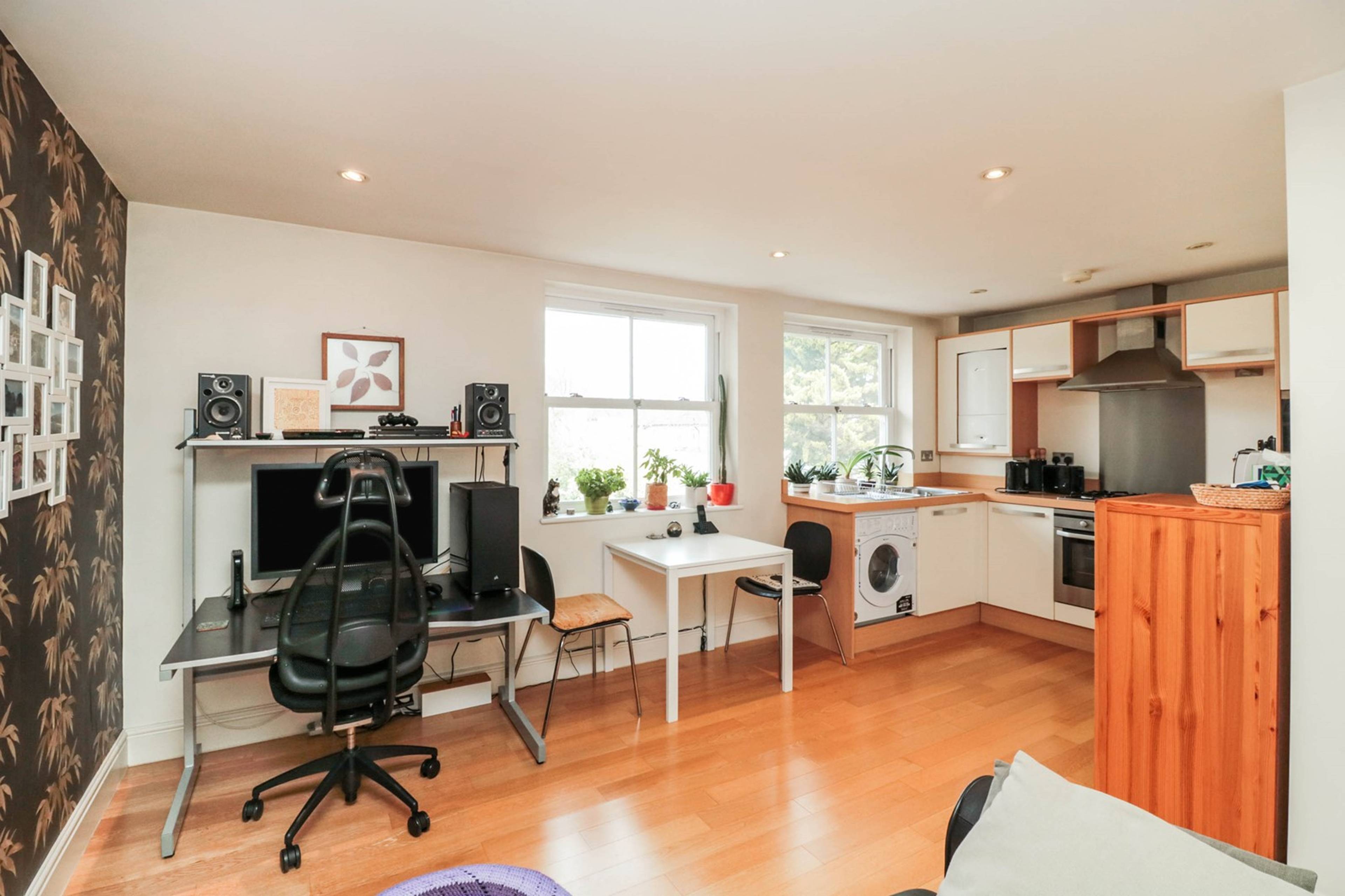 Lounge / Kitchen