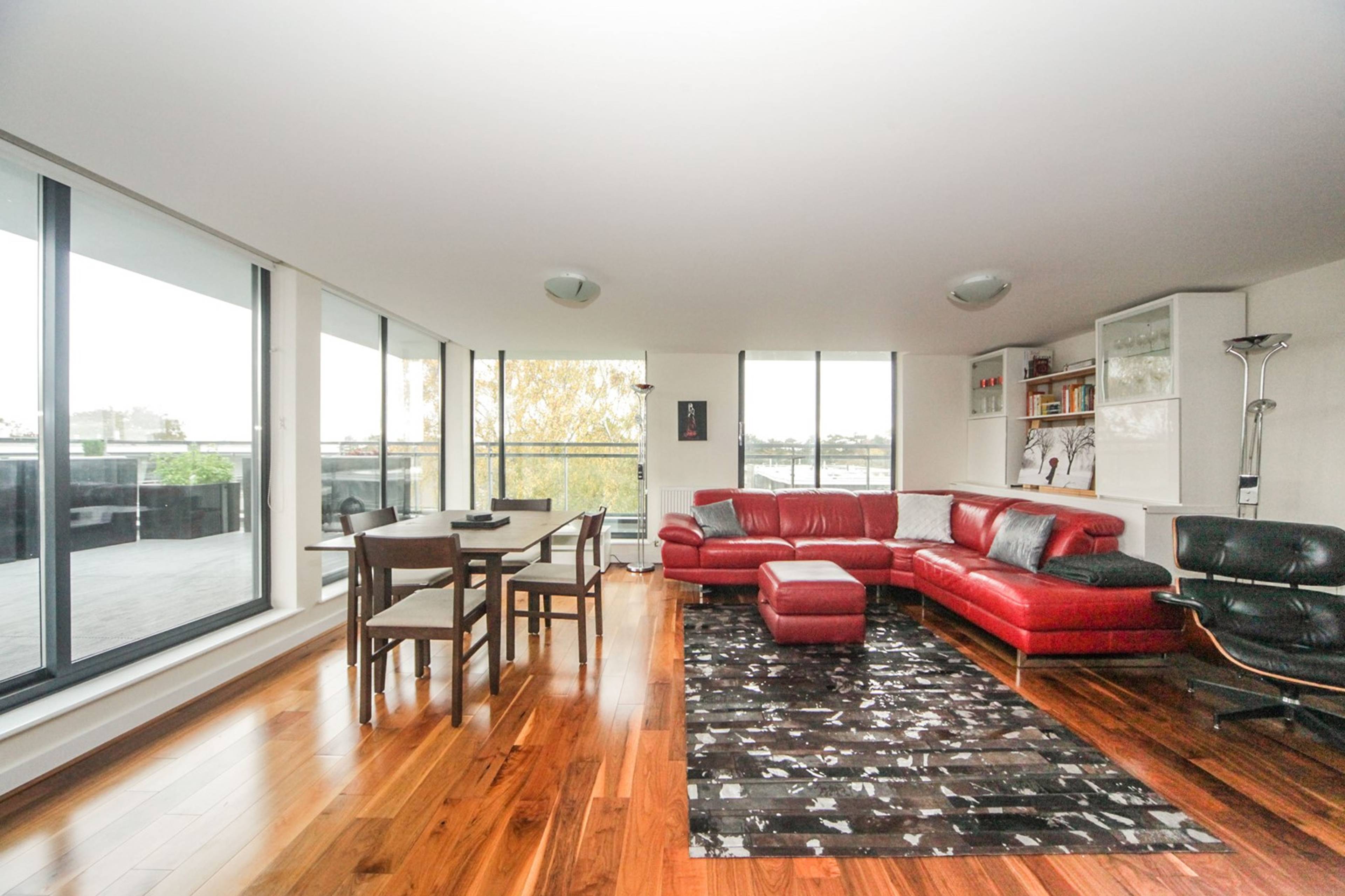 Lounge / Kitchen