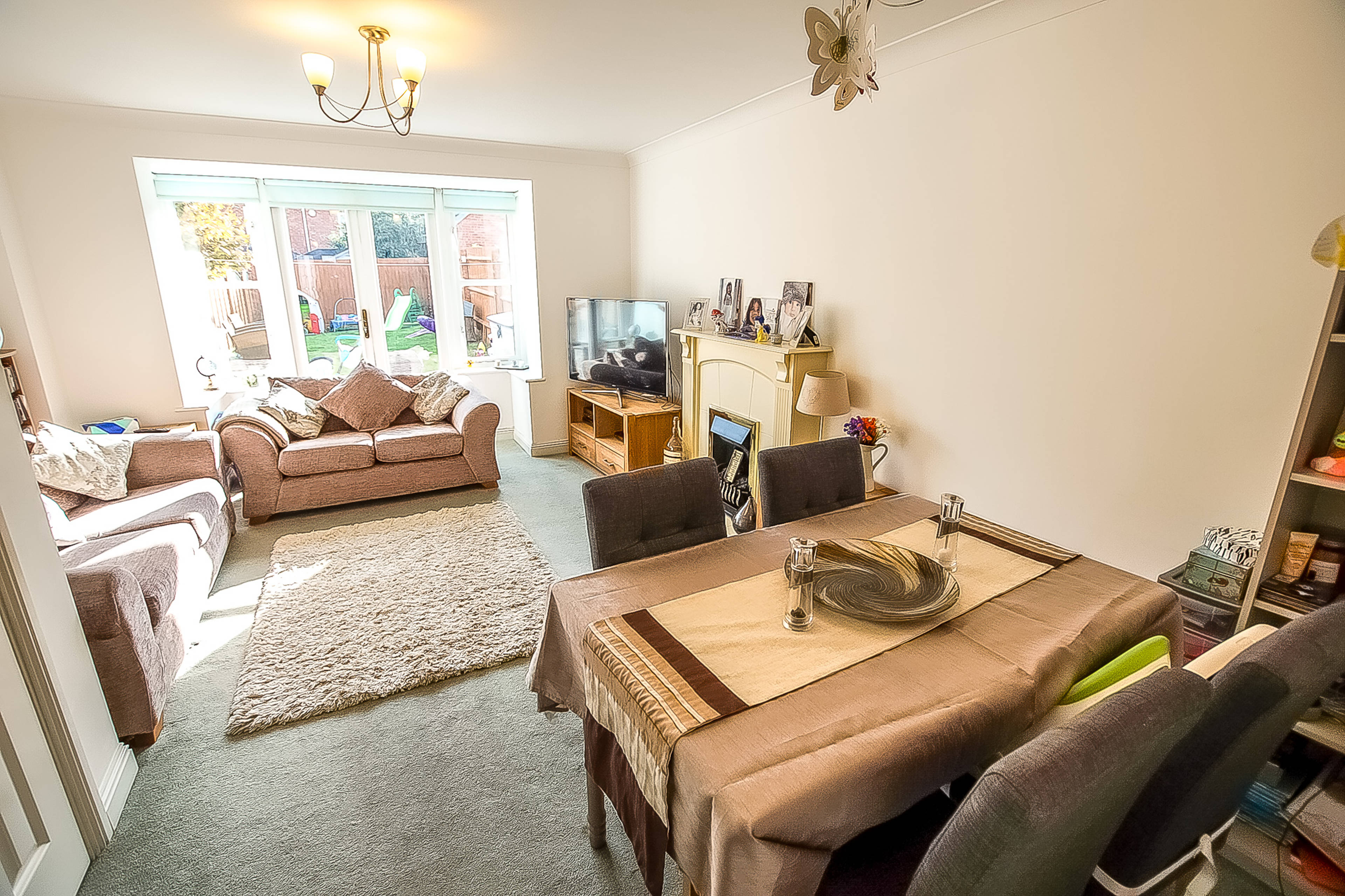 Lounge/Dining Room