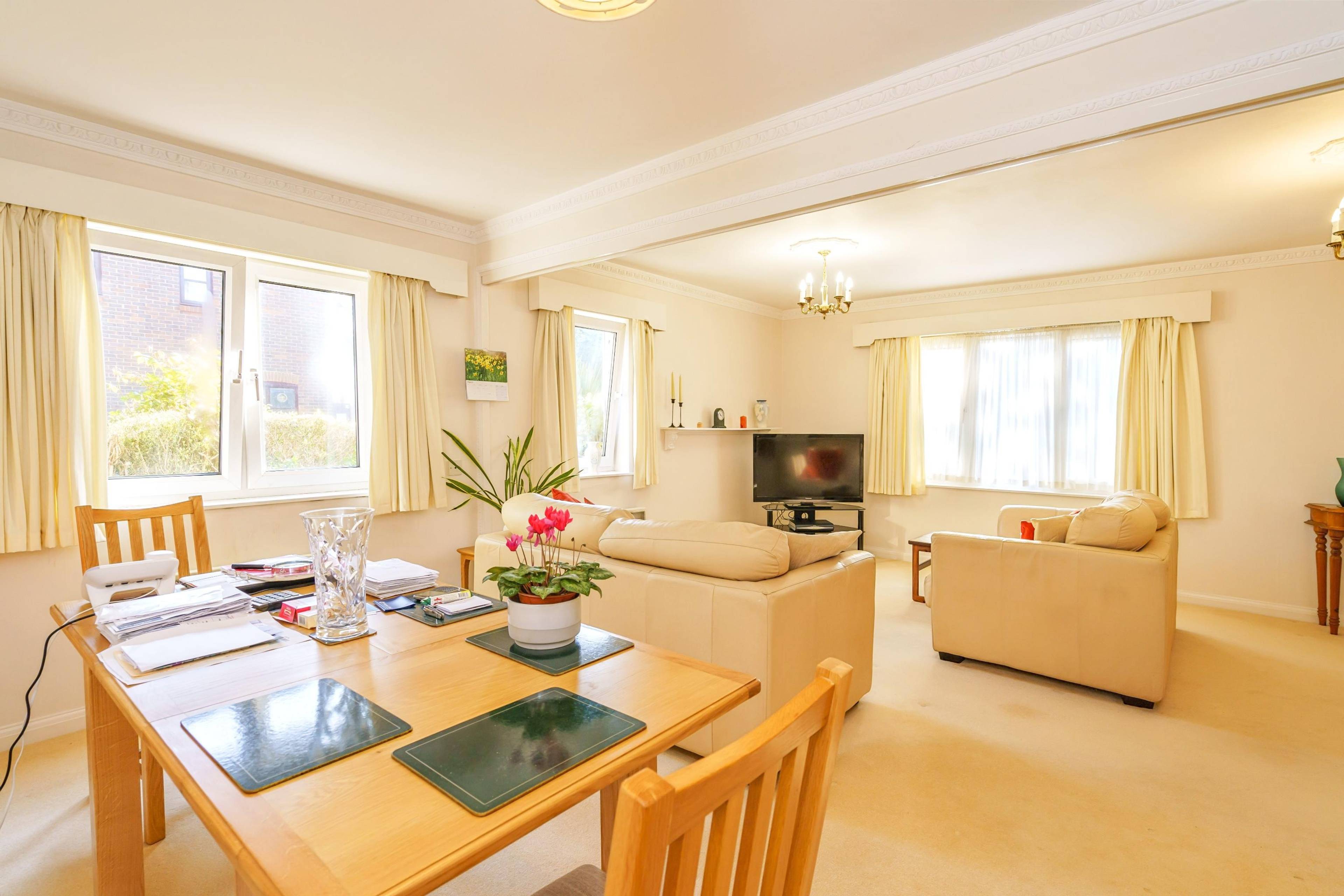 Lounge/Dining Room