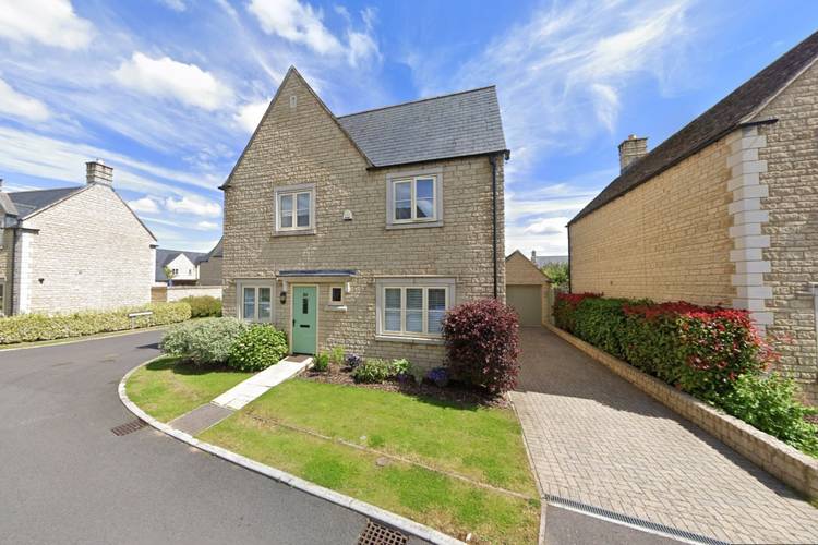 4 bedroom detached house