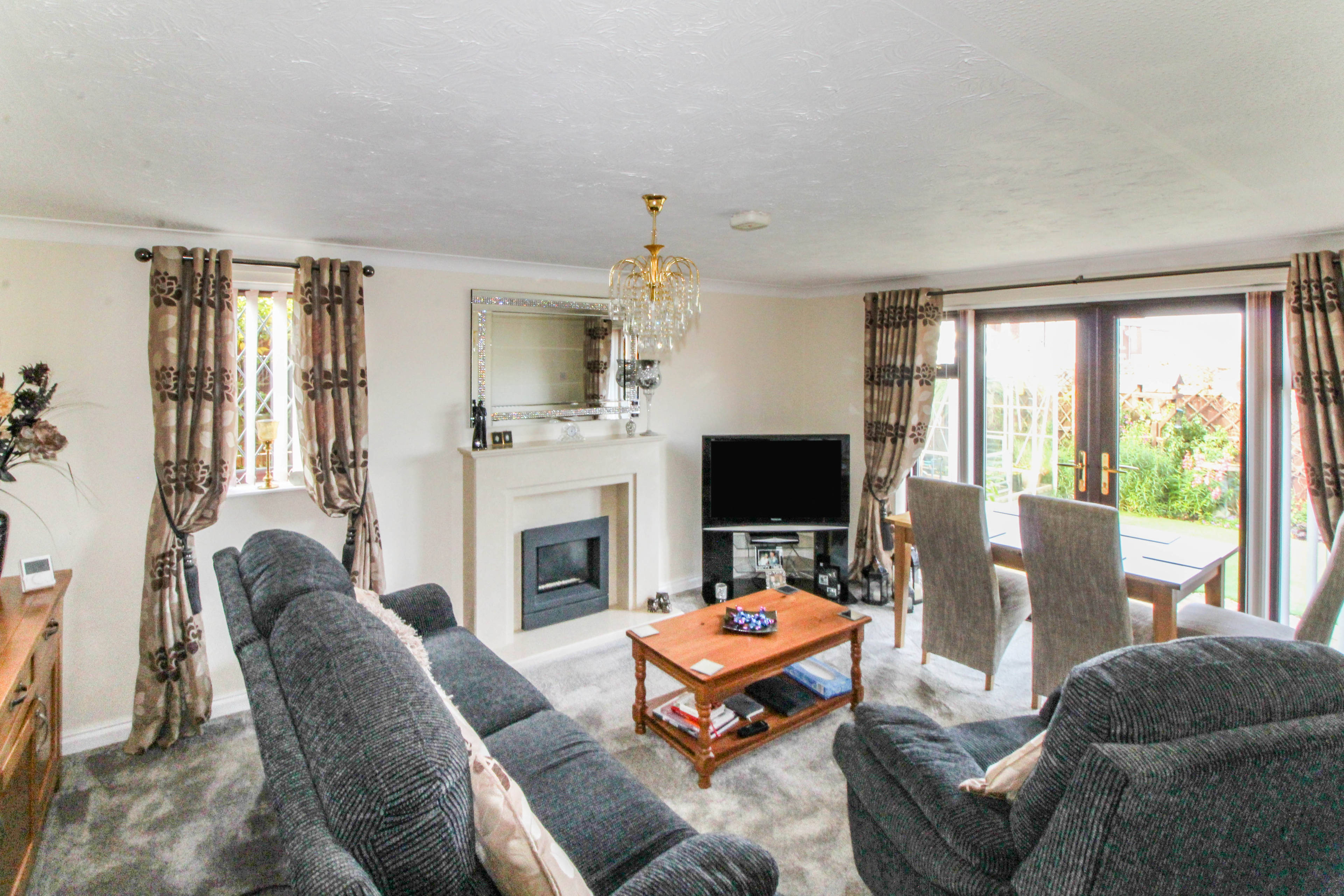 Lounge/Dining Room