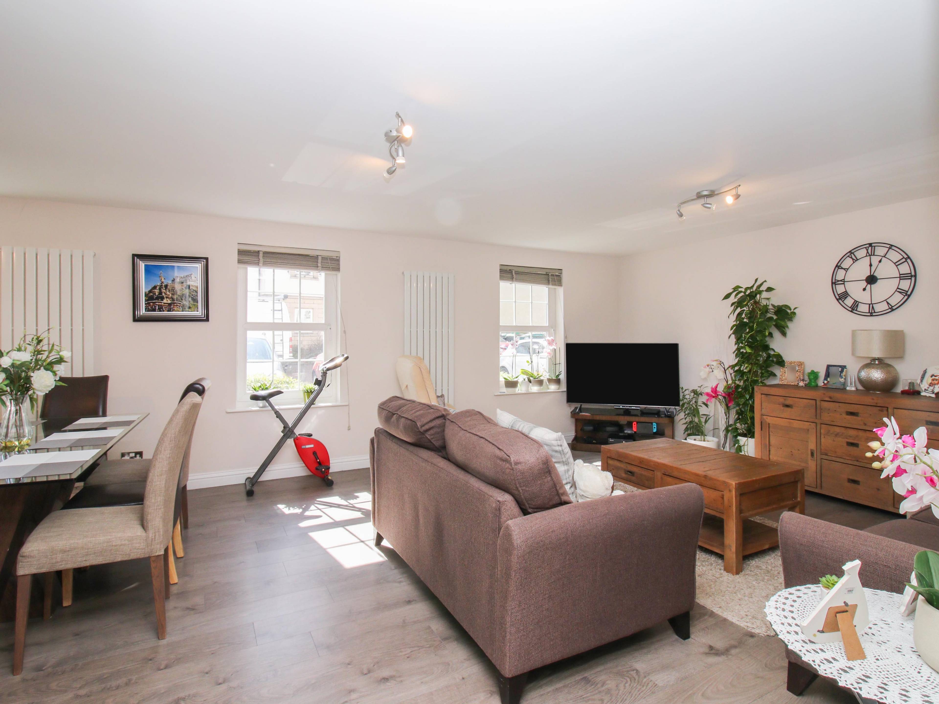 Lounge/Dining Room