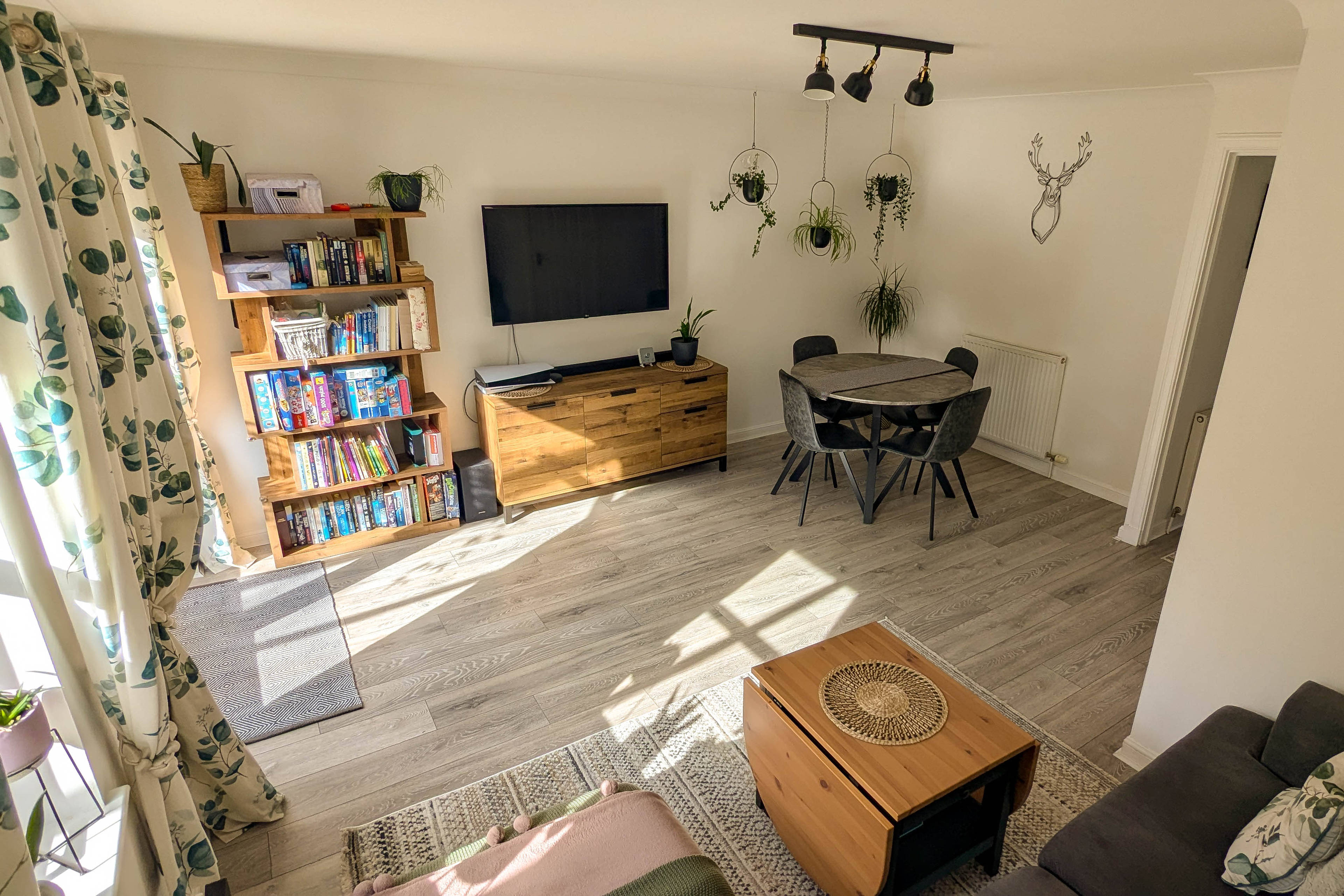 Lounge/Dining Room