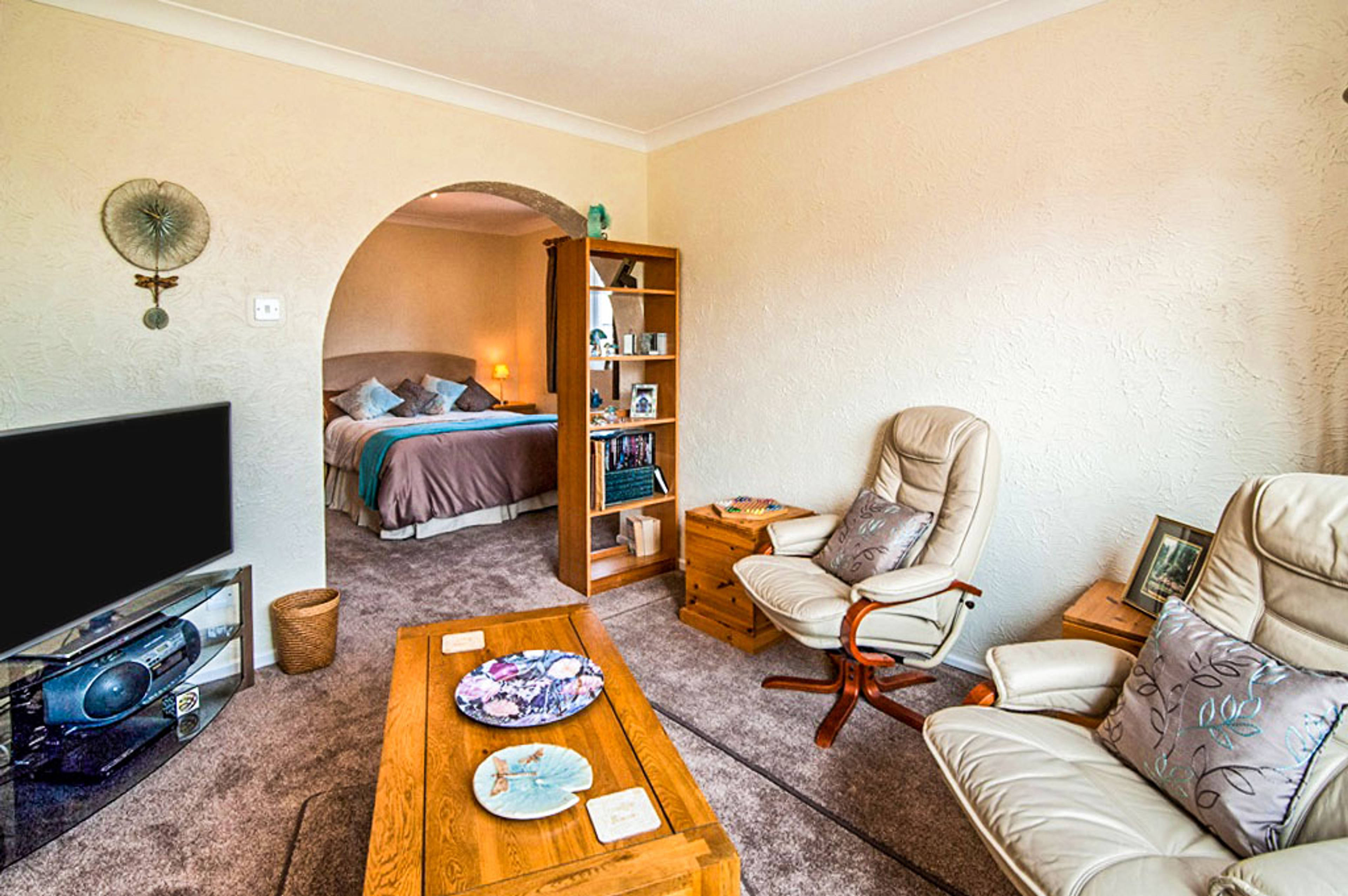 Living Room/Bedroom