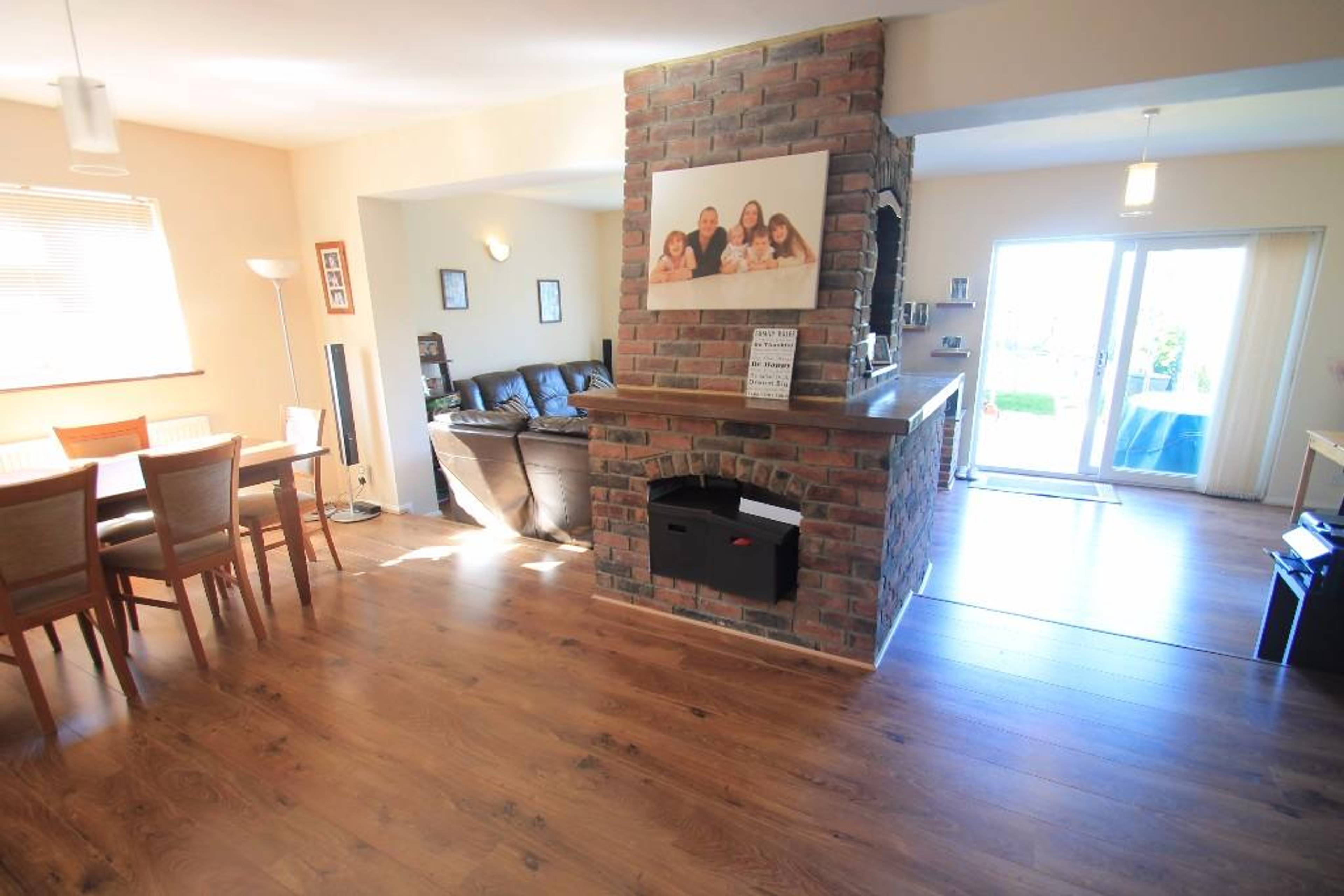 Lounge/Dining Room