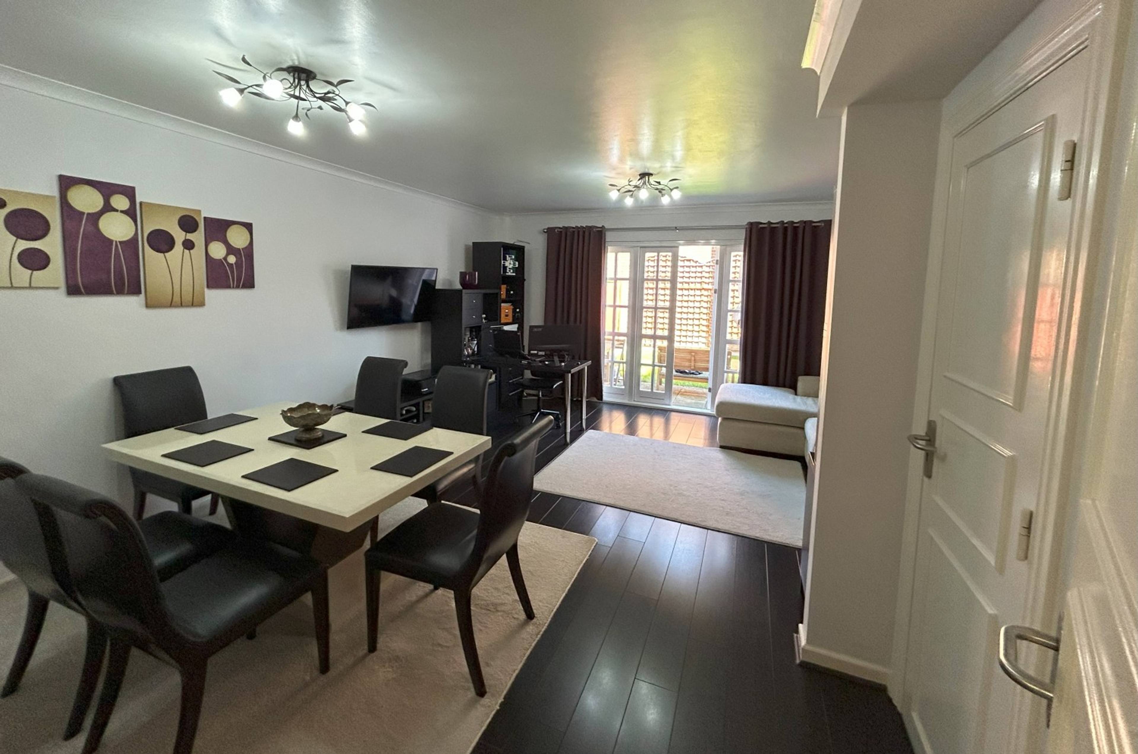 Lounge/Dining Room