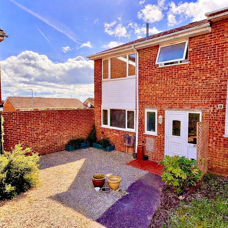 3 bedroom end of terrace house