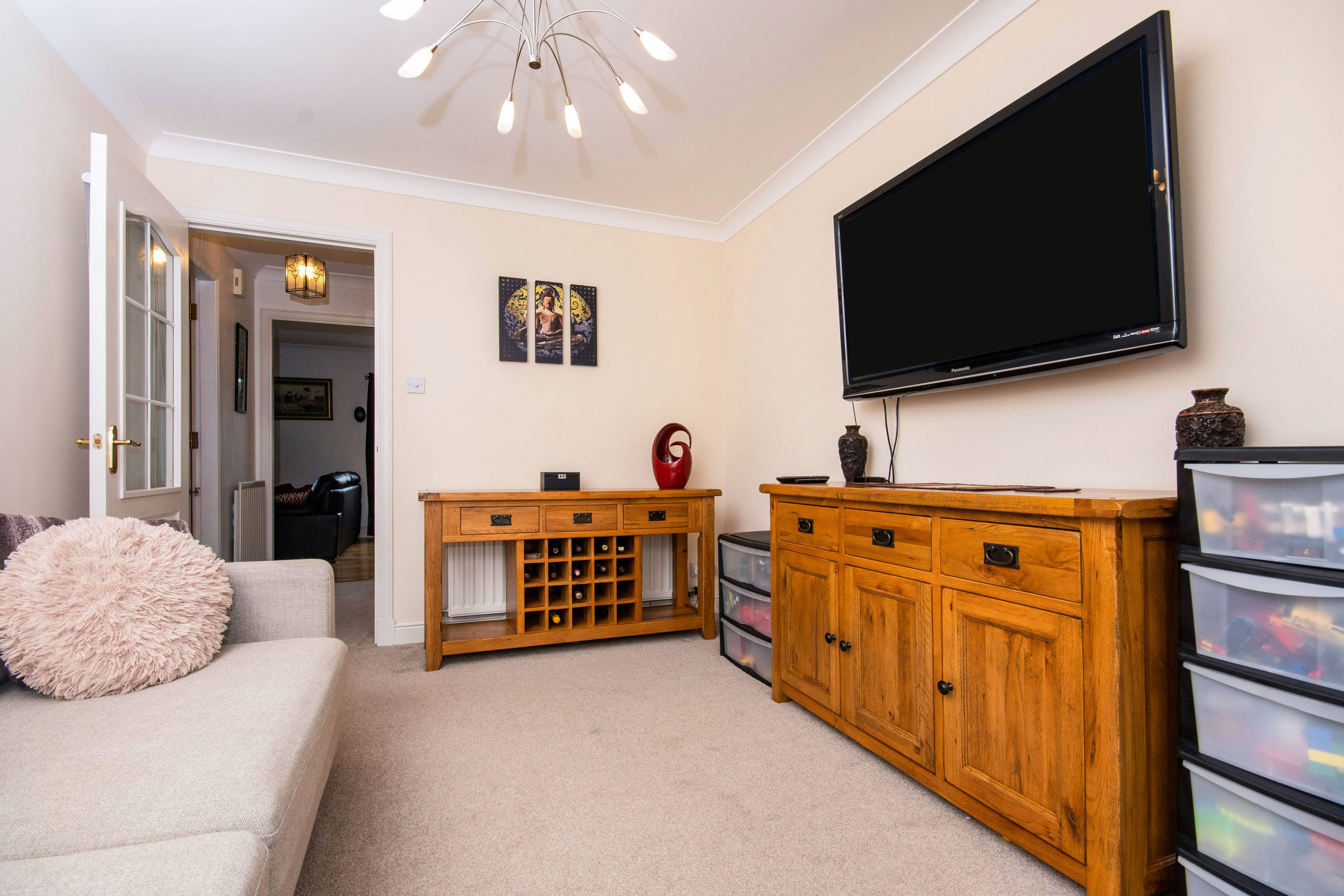 Dining Room/Bed 5