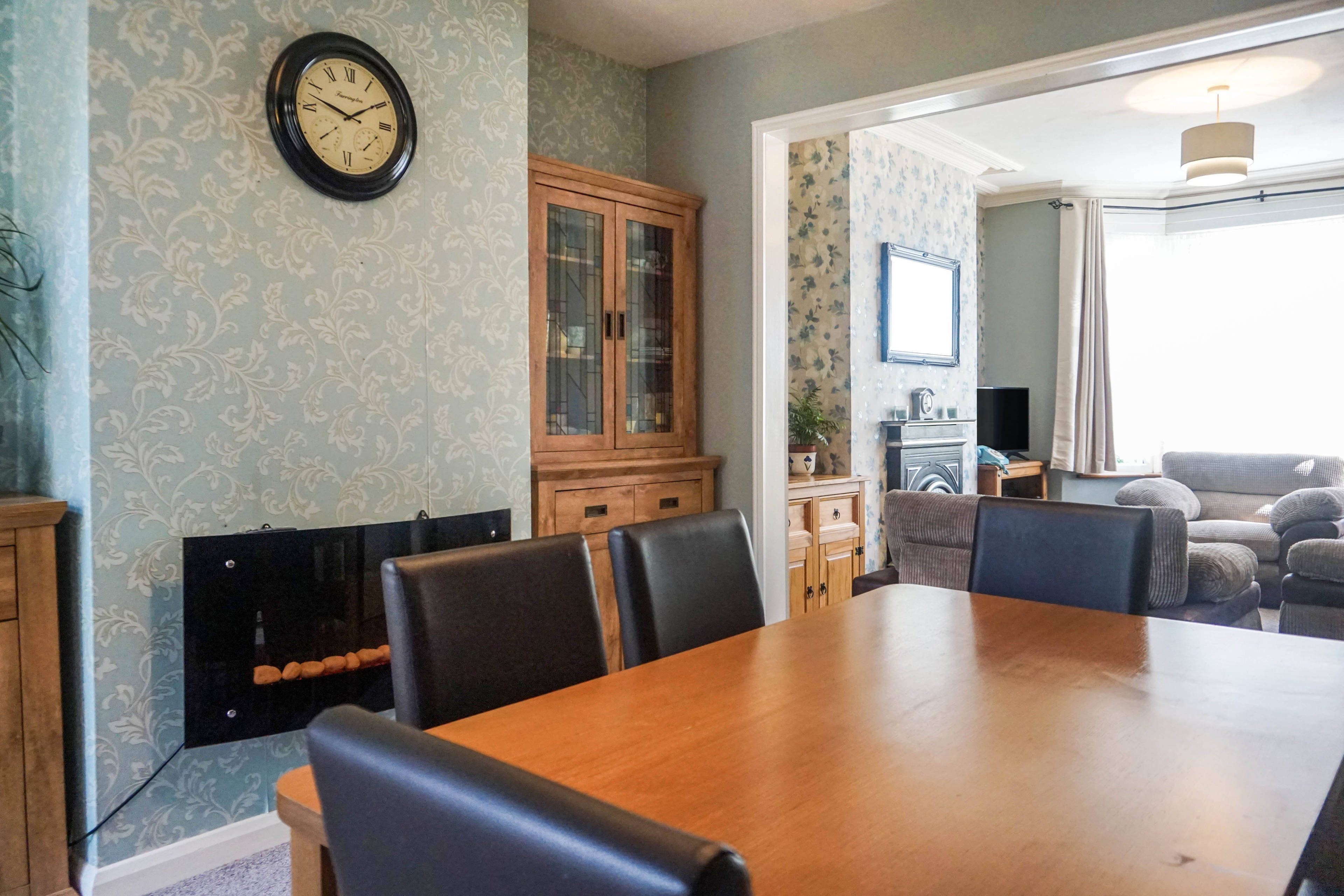 Lounge/Dining Room