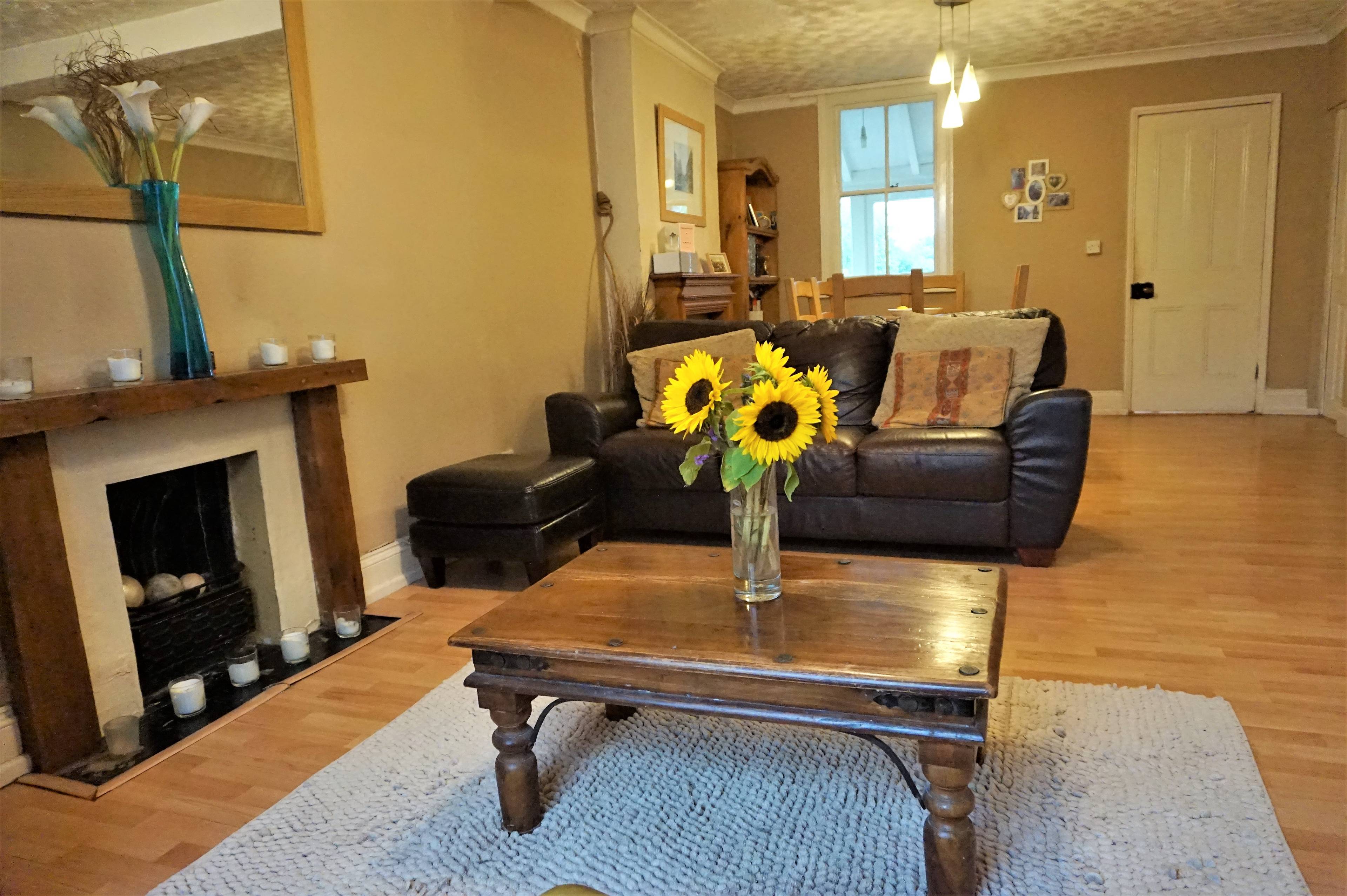 Lounge/Dining Room