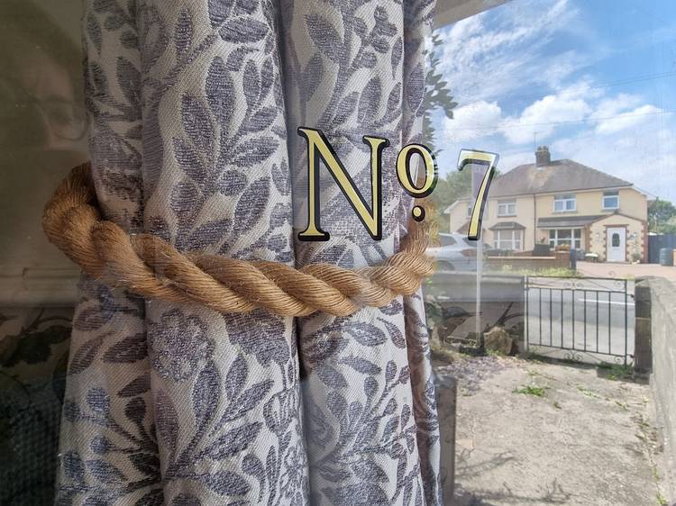 3 bedroom end of terrace house