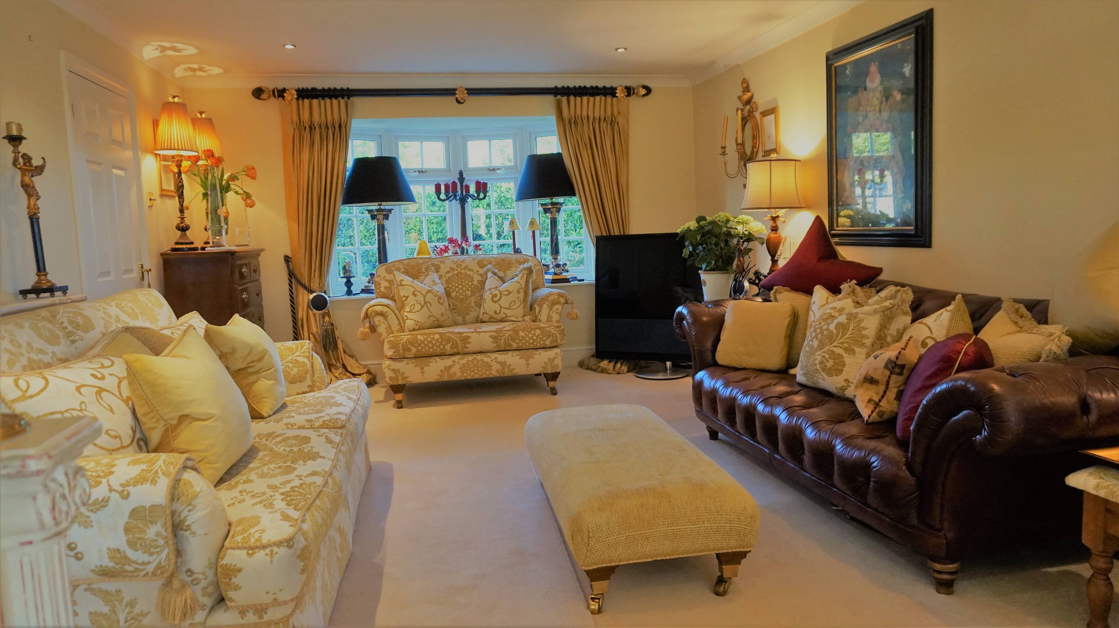 Lounge/Dining Room
