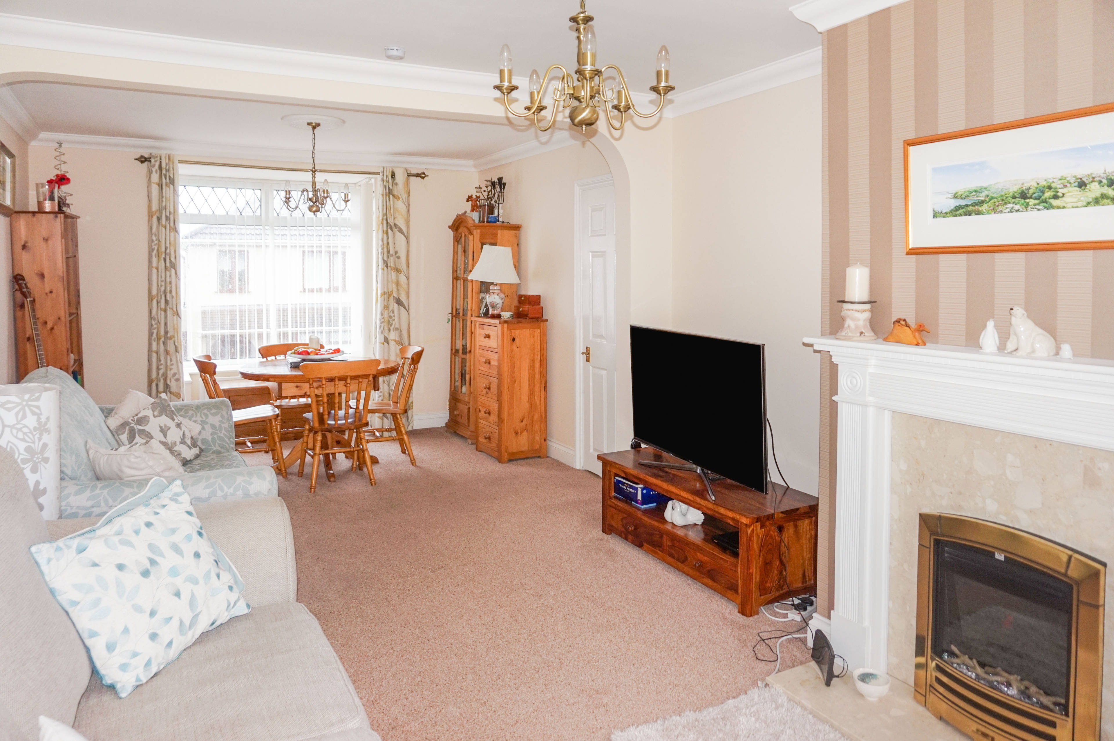 Lounge/Dining Room