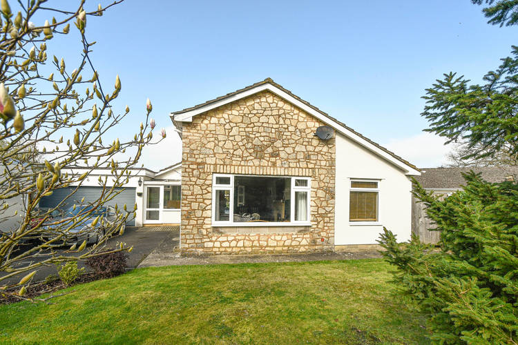 4 bedroom detached bungalow