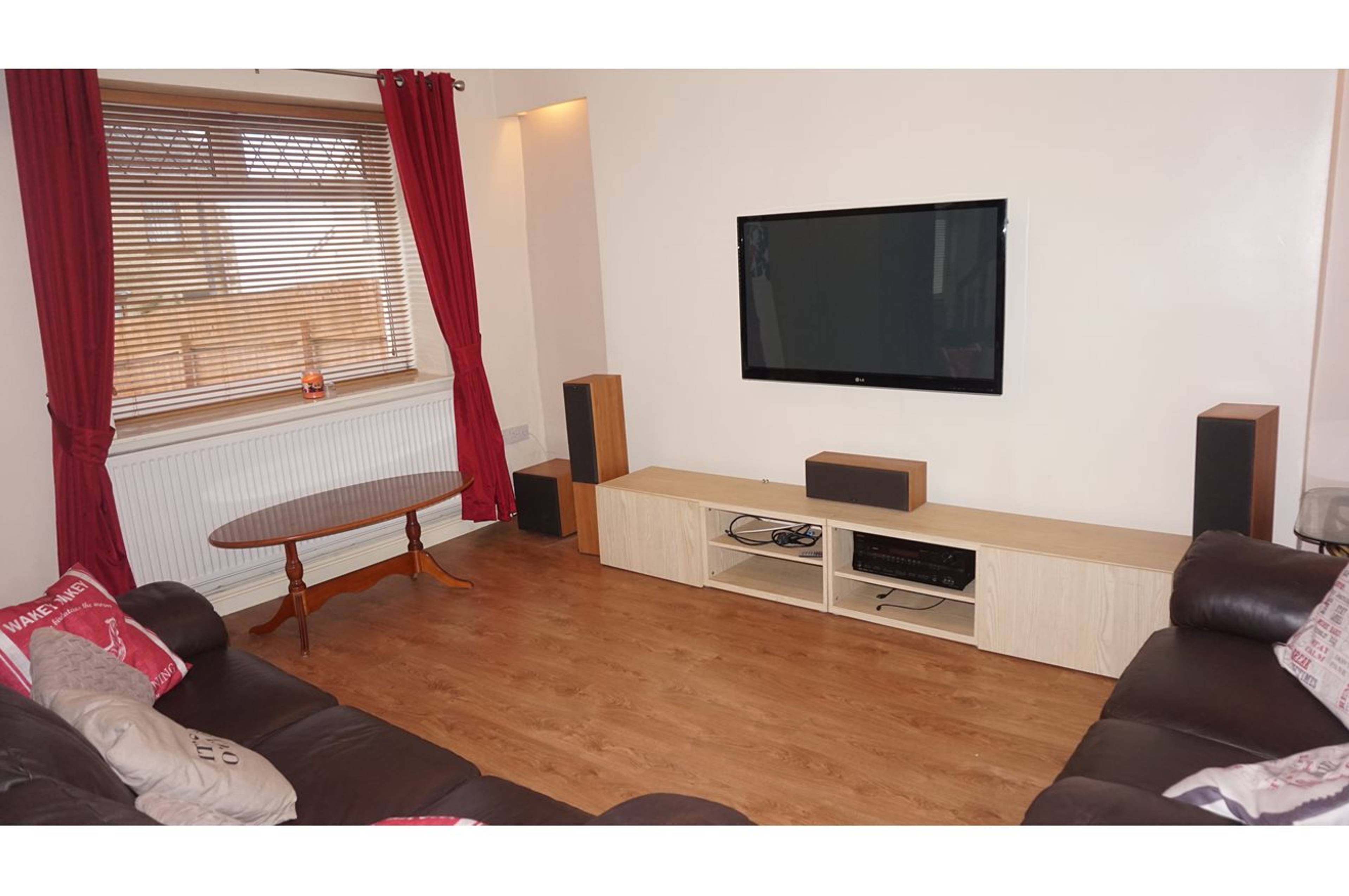 Lounge/Dining Room