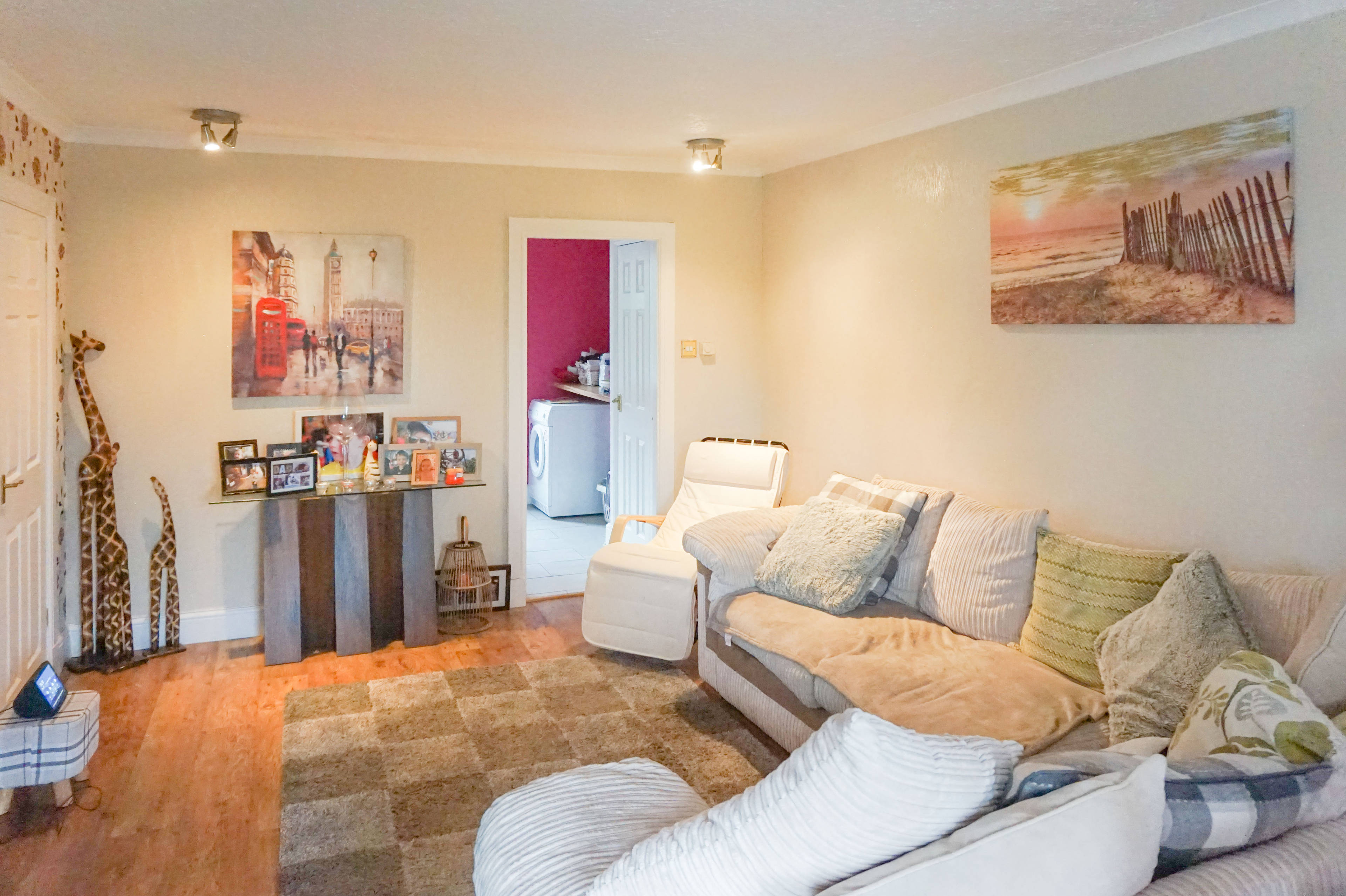 Lounge/Dining Room