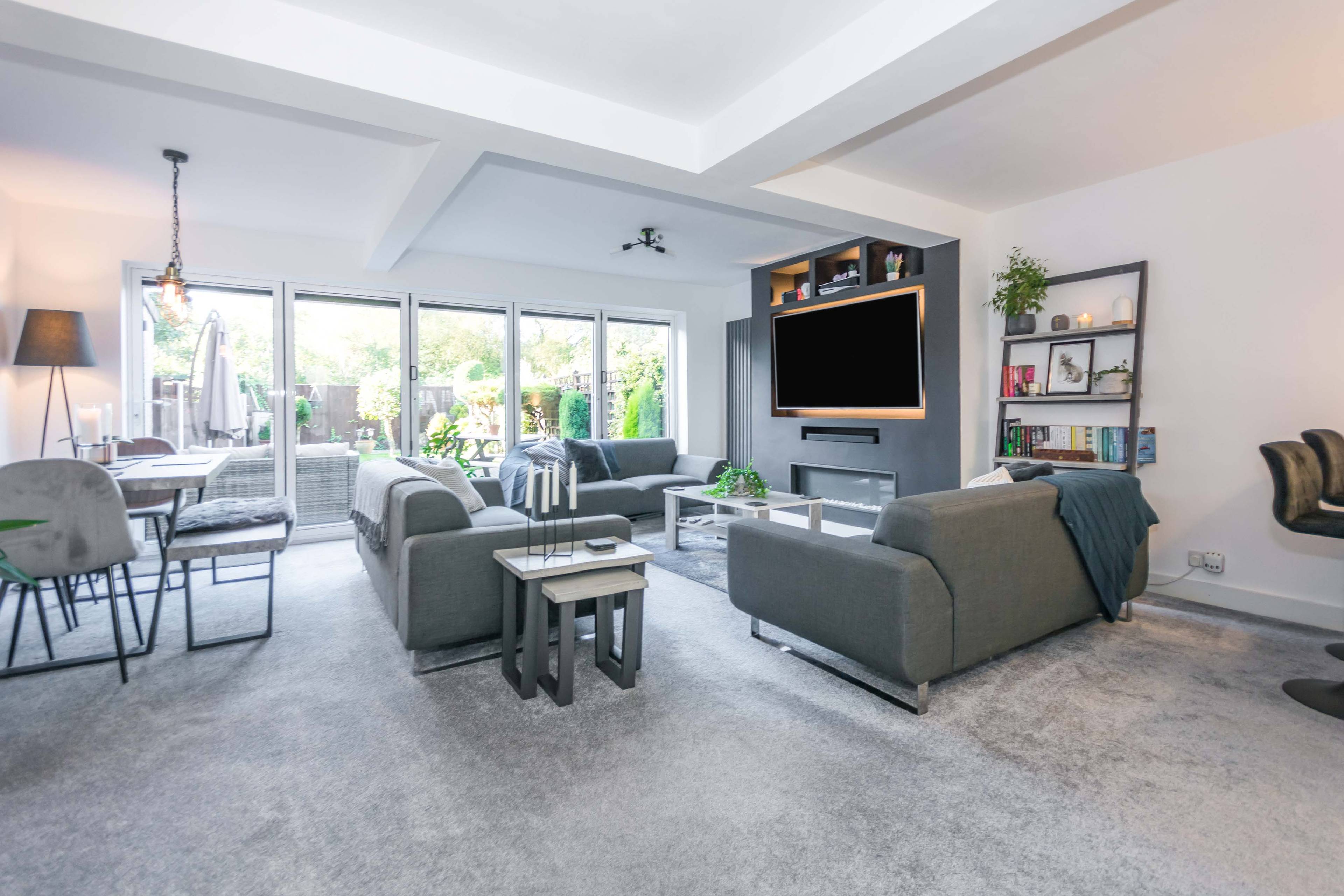 Lounge/Dining Room