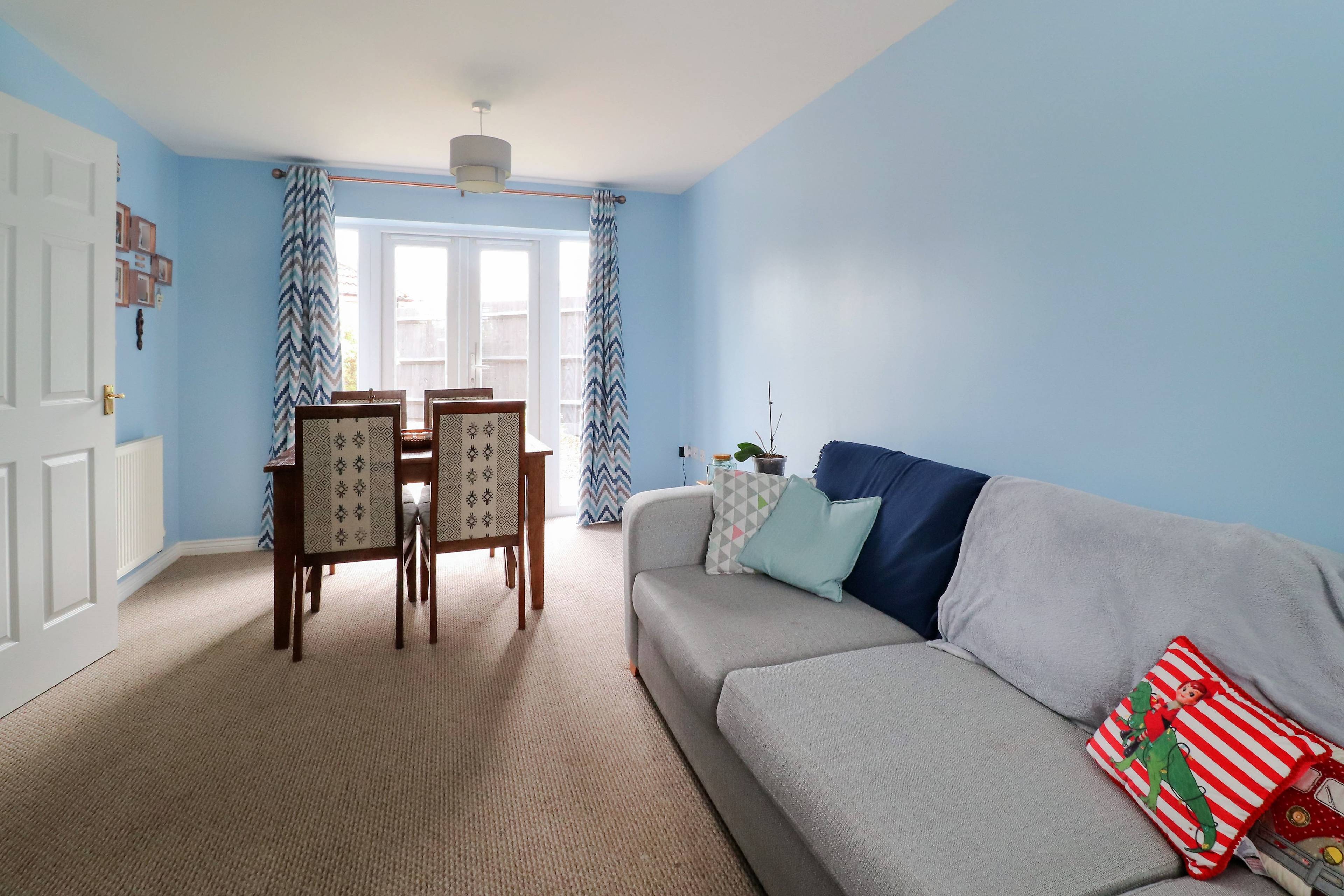Lounge/Dining Room