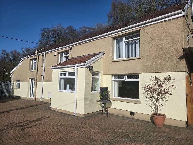 3 bedroom detached house