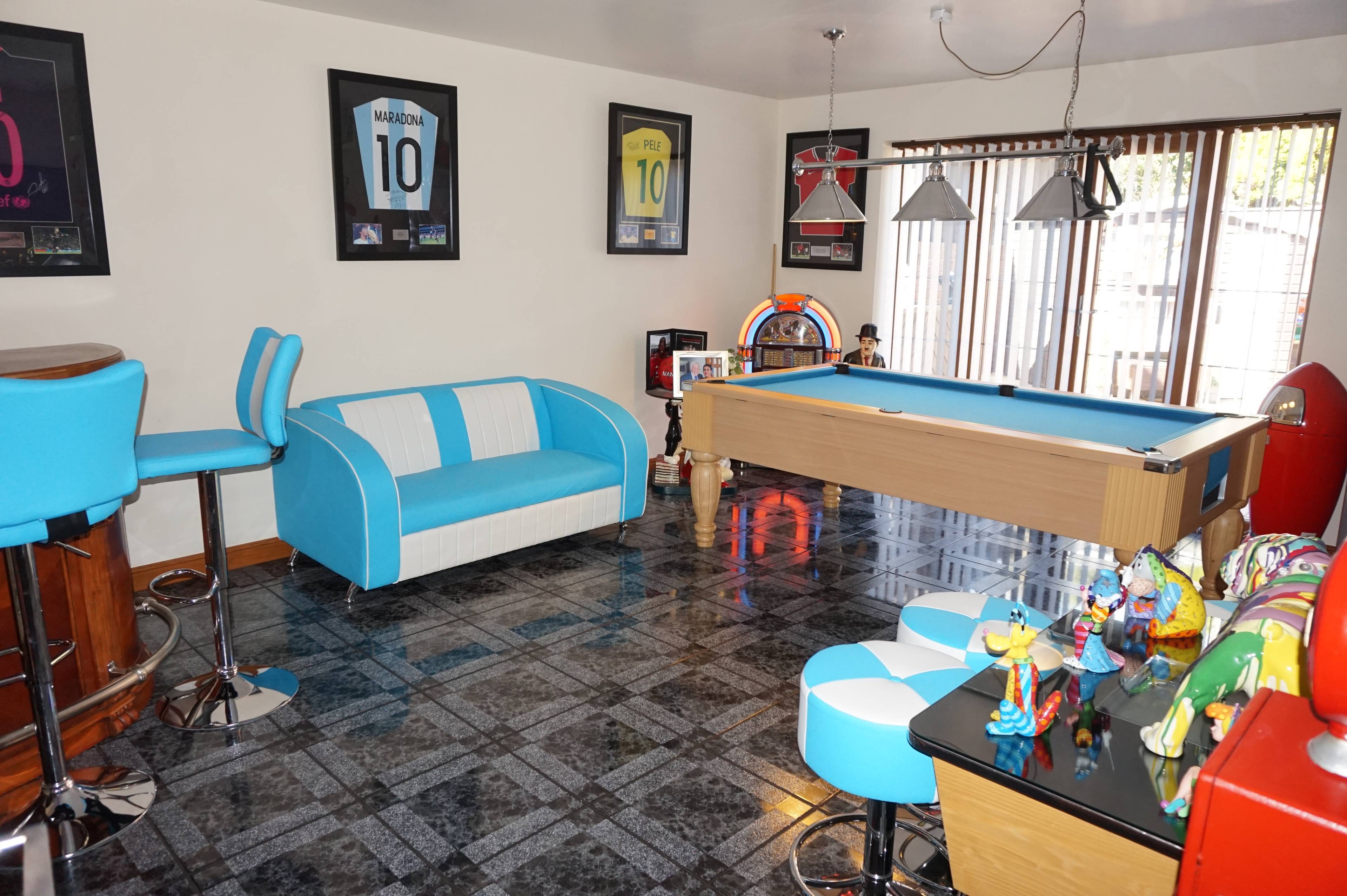 Lounge/Family/Games