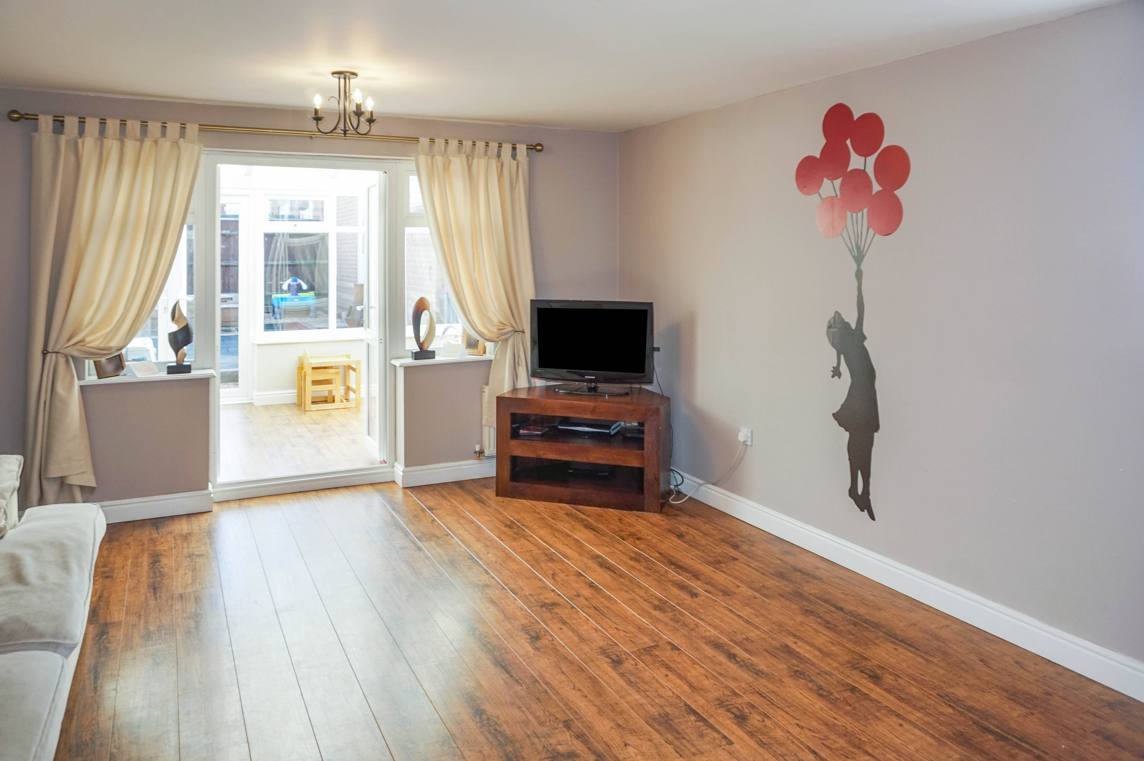 Lounge/Dining Room