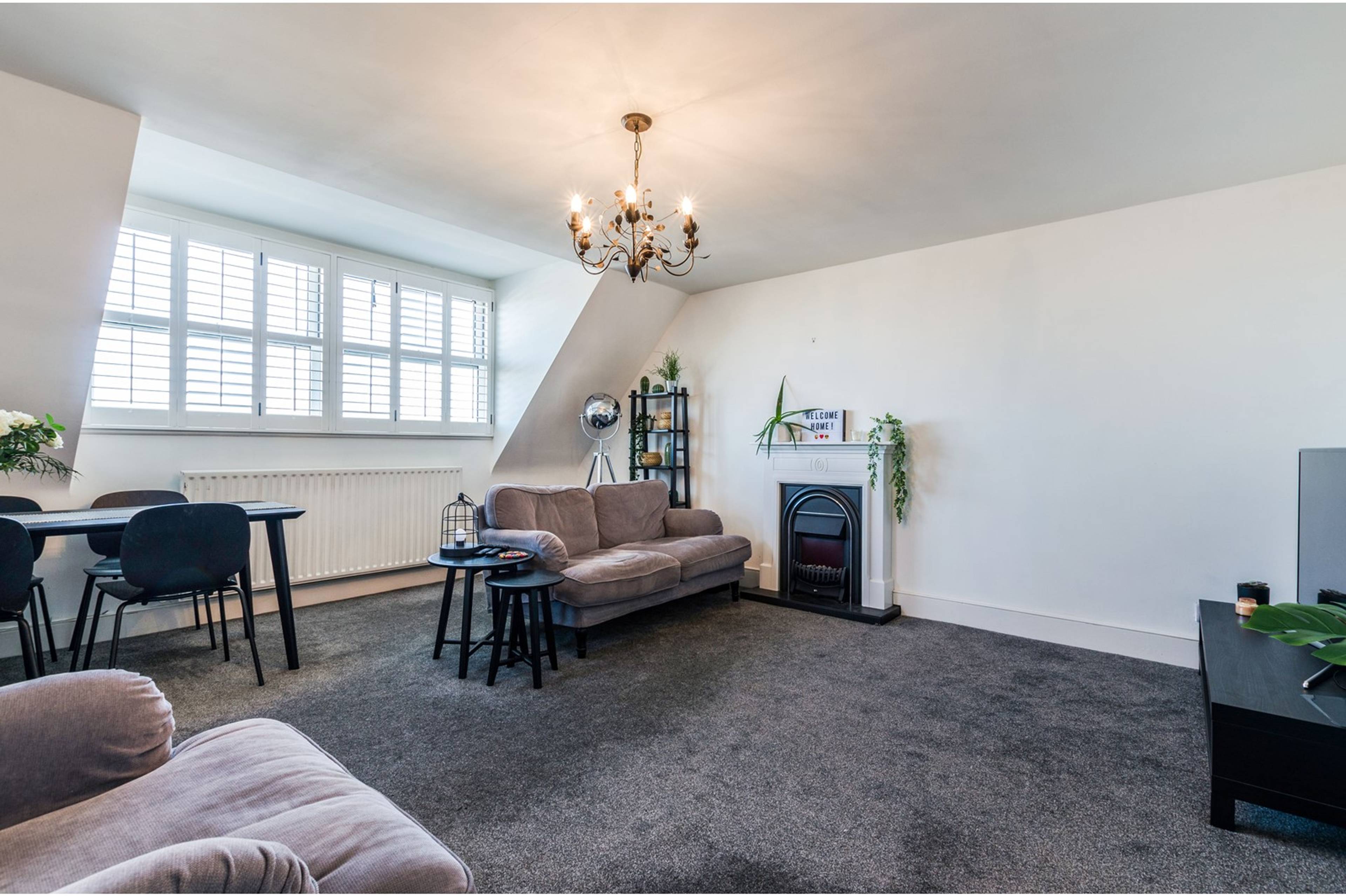 Lounge/Dining Room