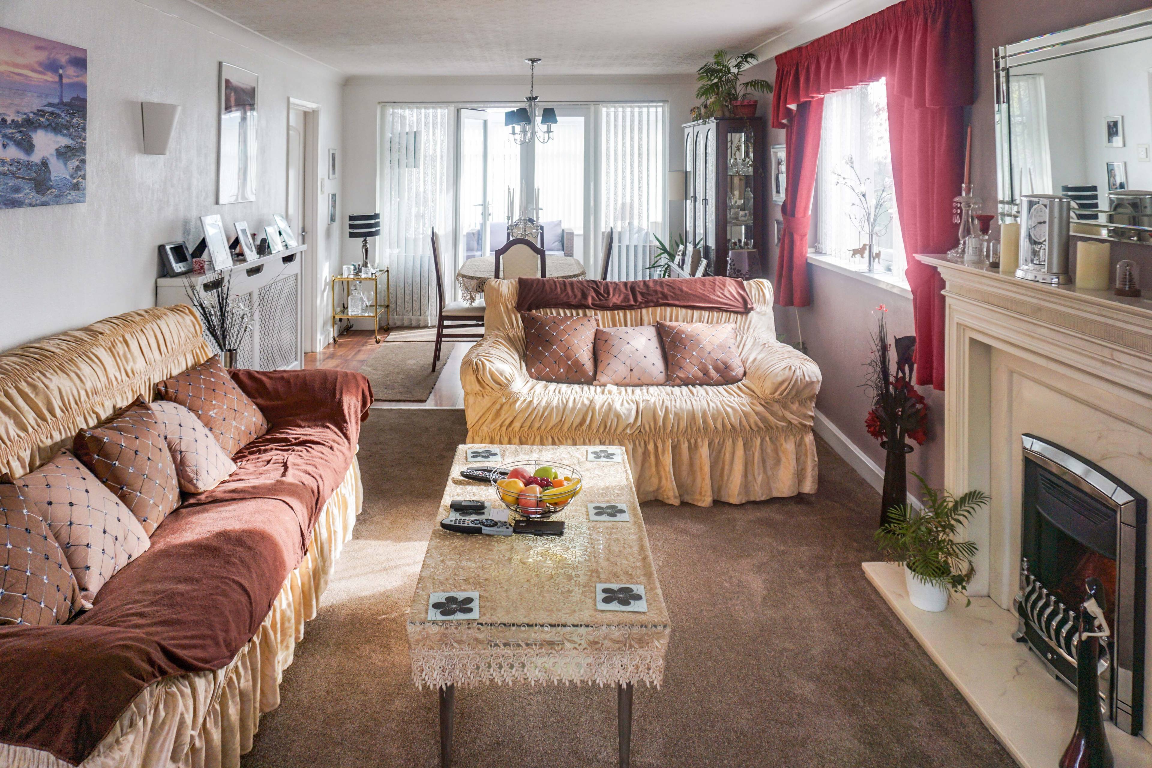 Lounge/Dining Room