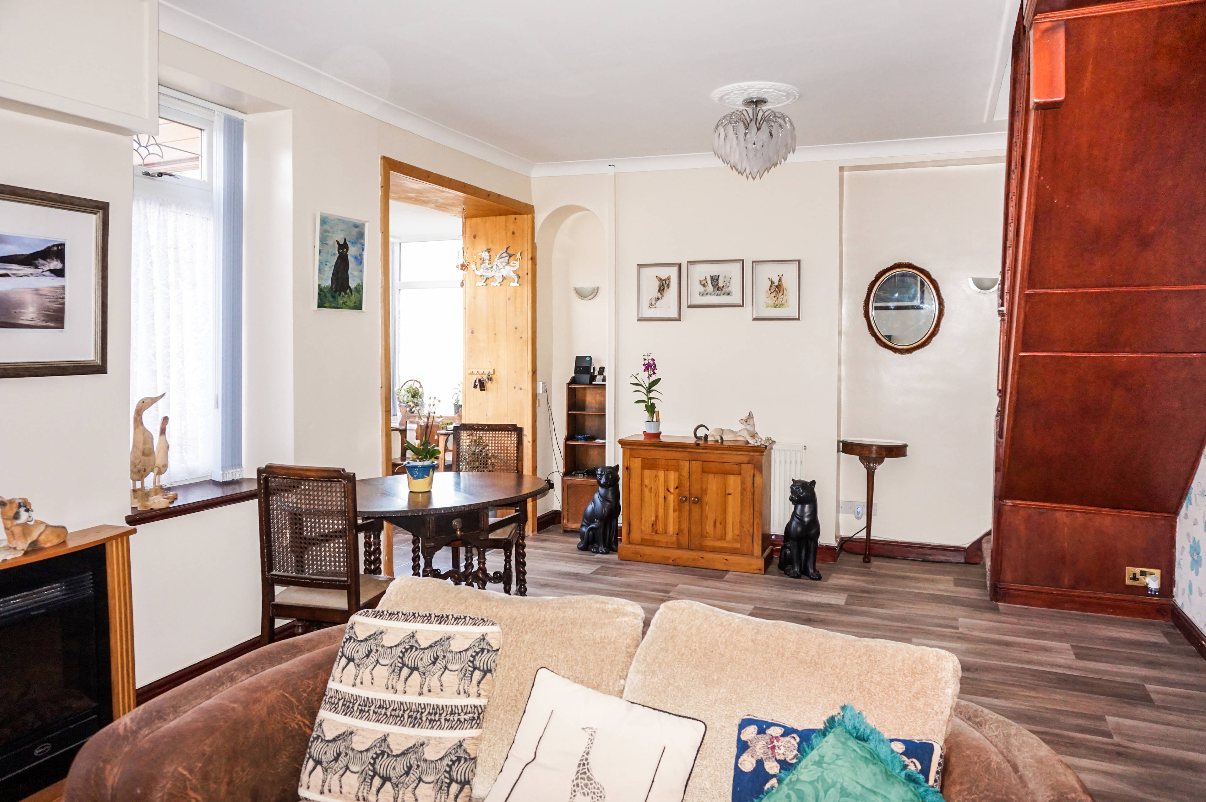 Lounge/Dining Room