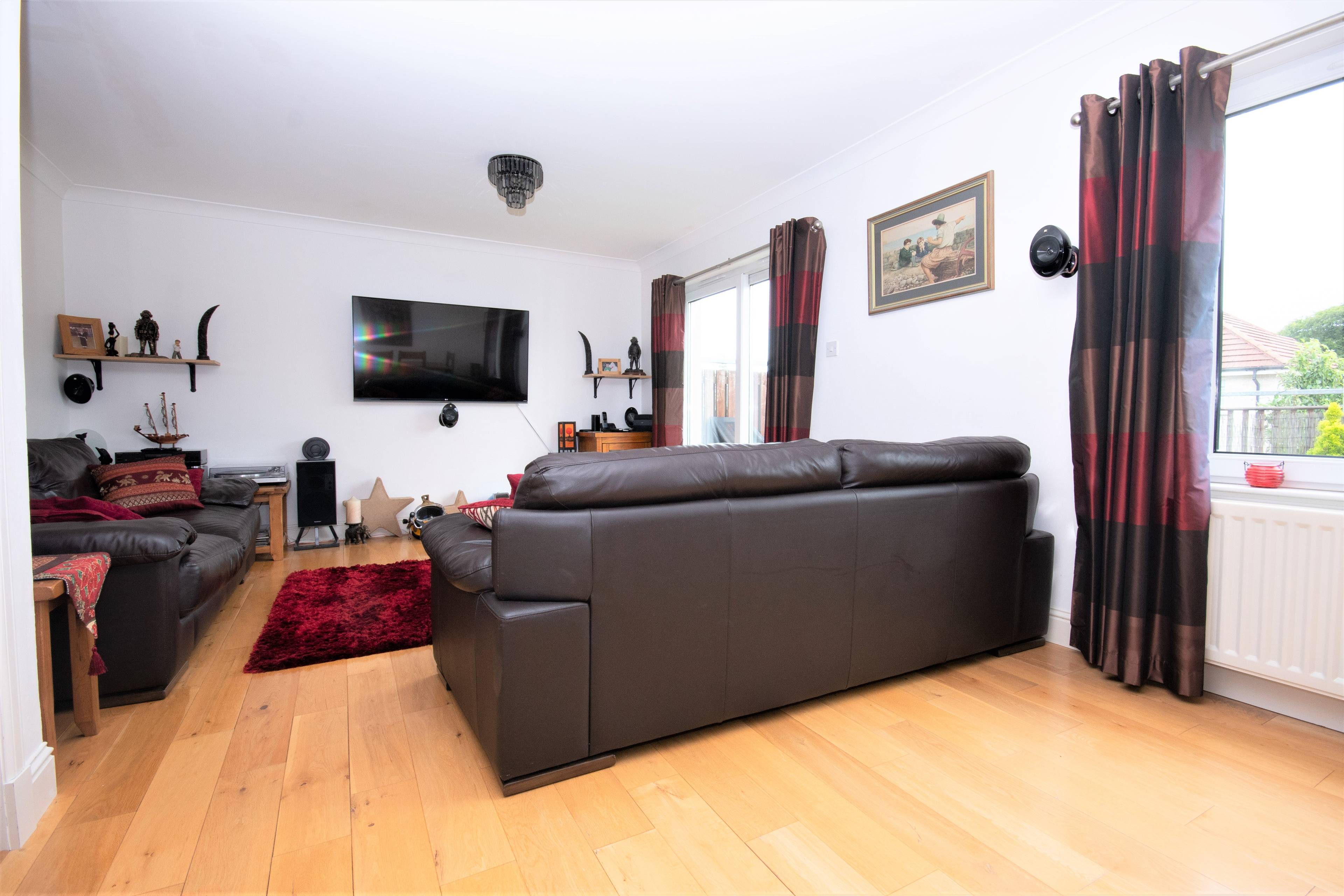 Lounge/Dining Room