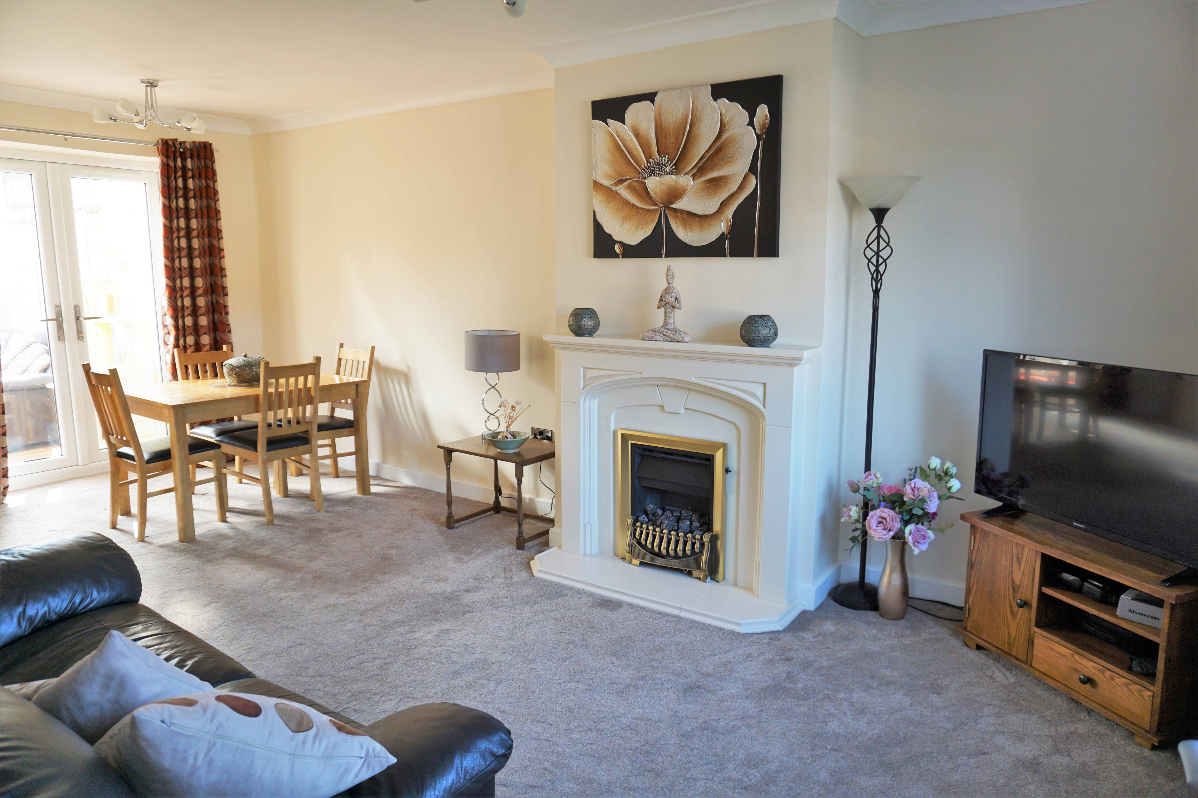 Lounge/Dining Room