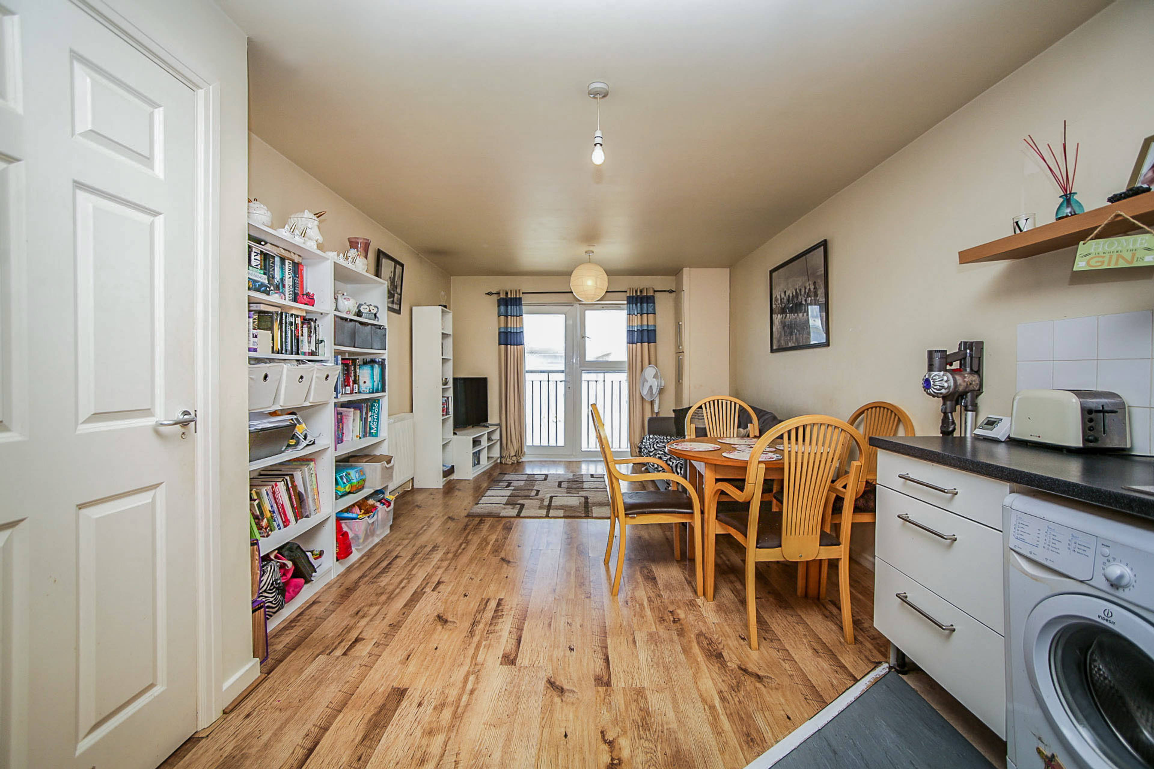 Lounge/Dining Room