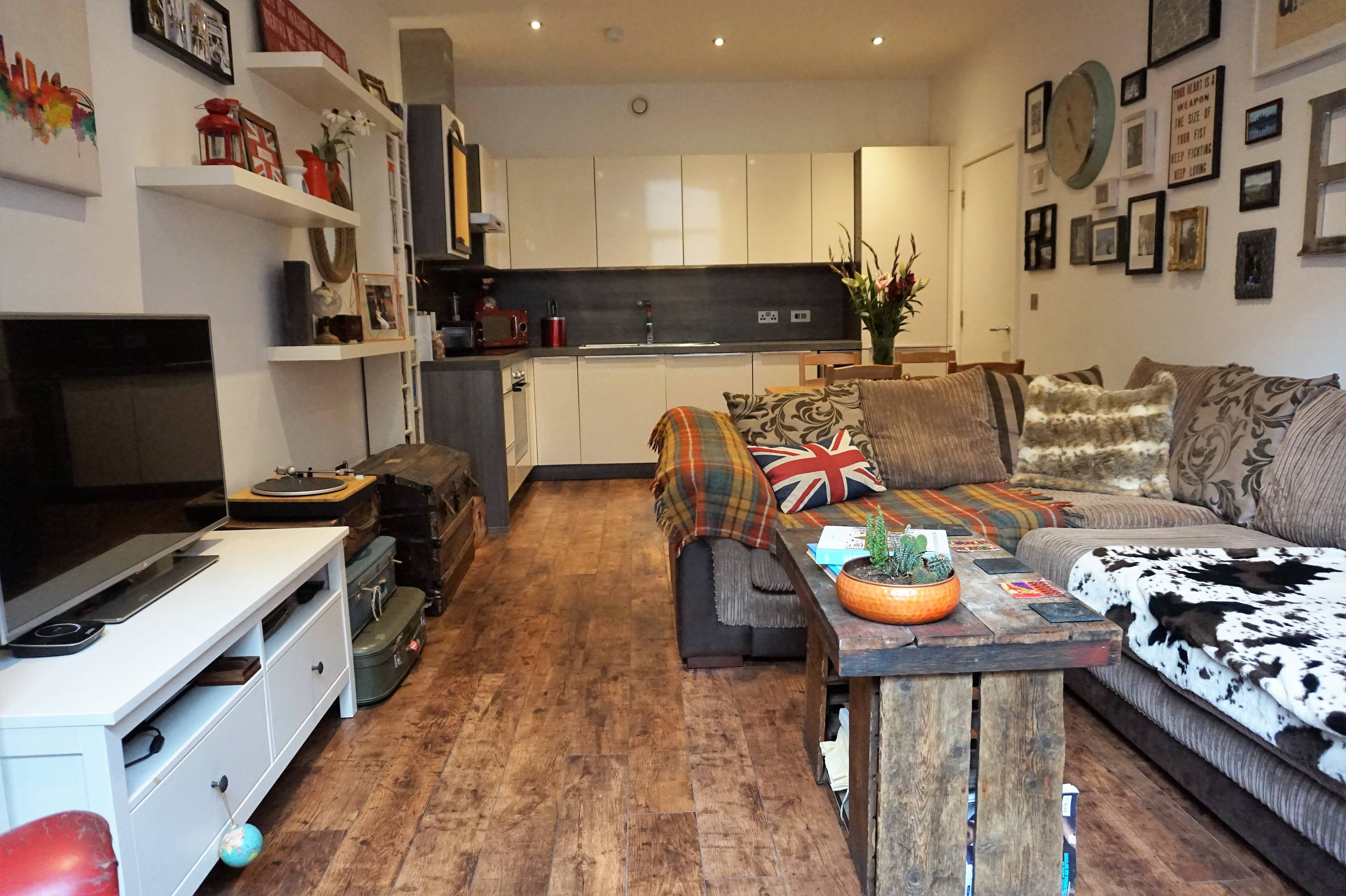 Lounge / Kitchen