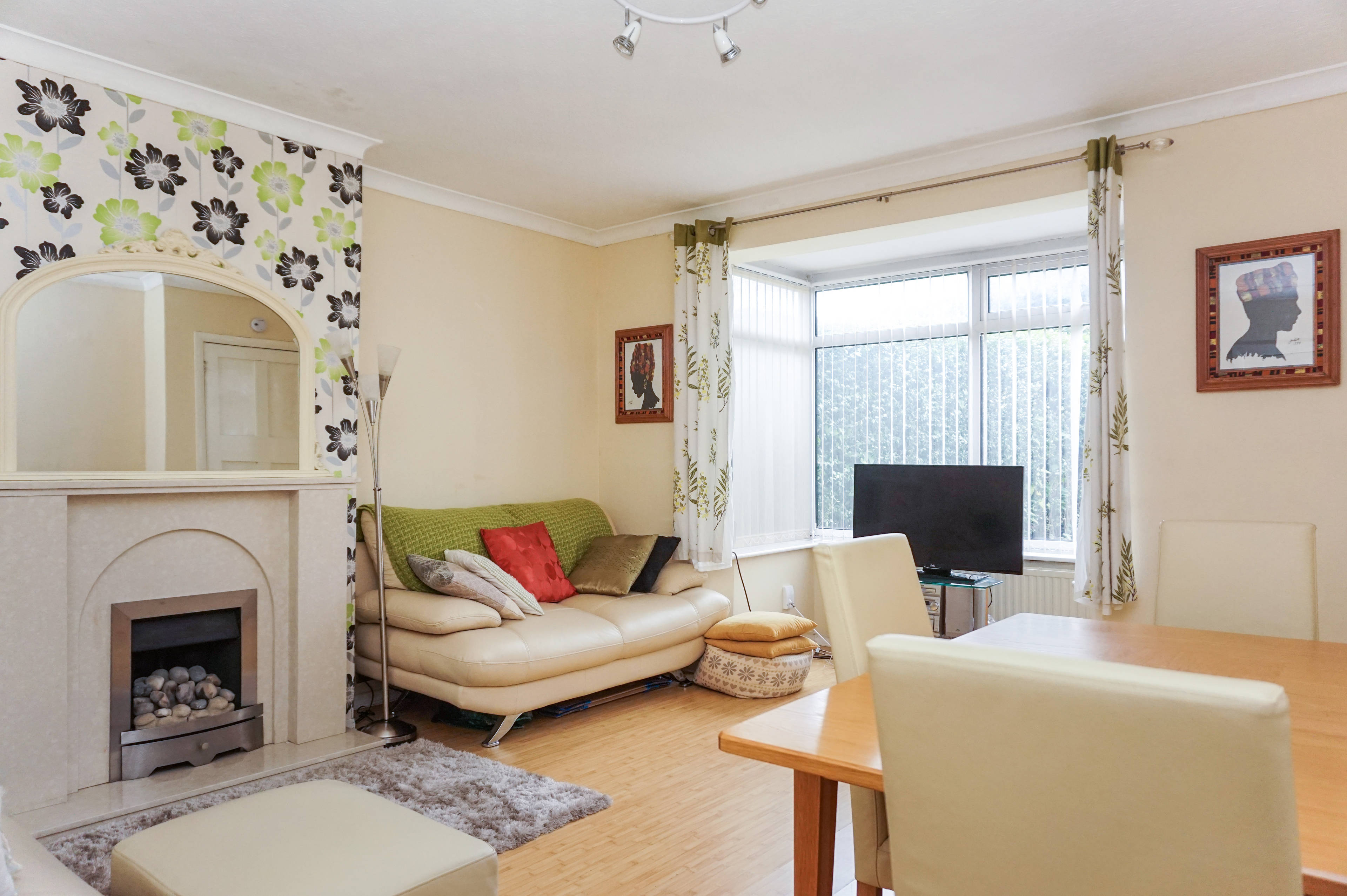 Lounge/Dining Room