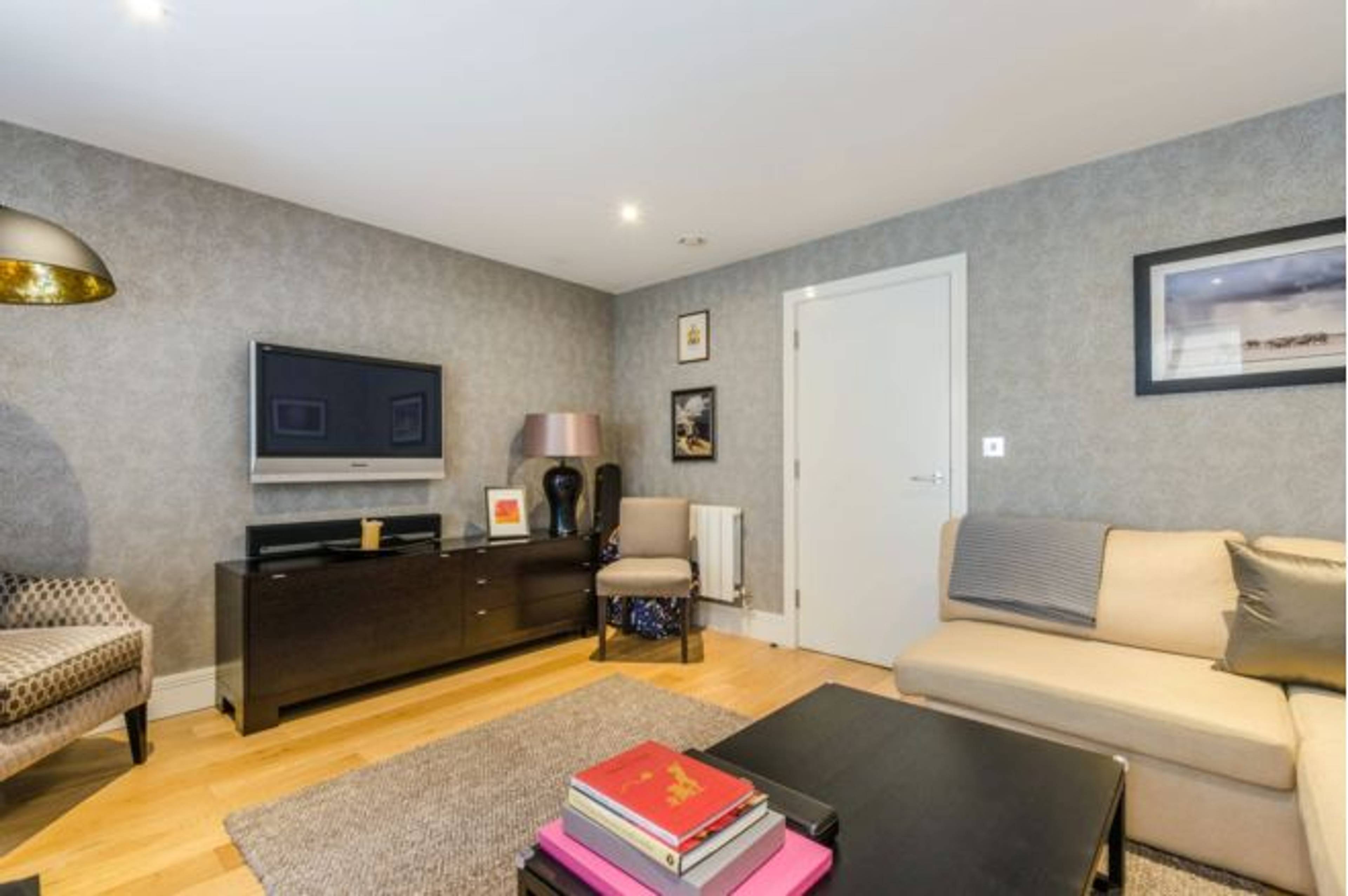 Reception/Bedroom